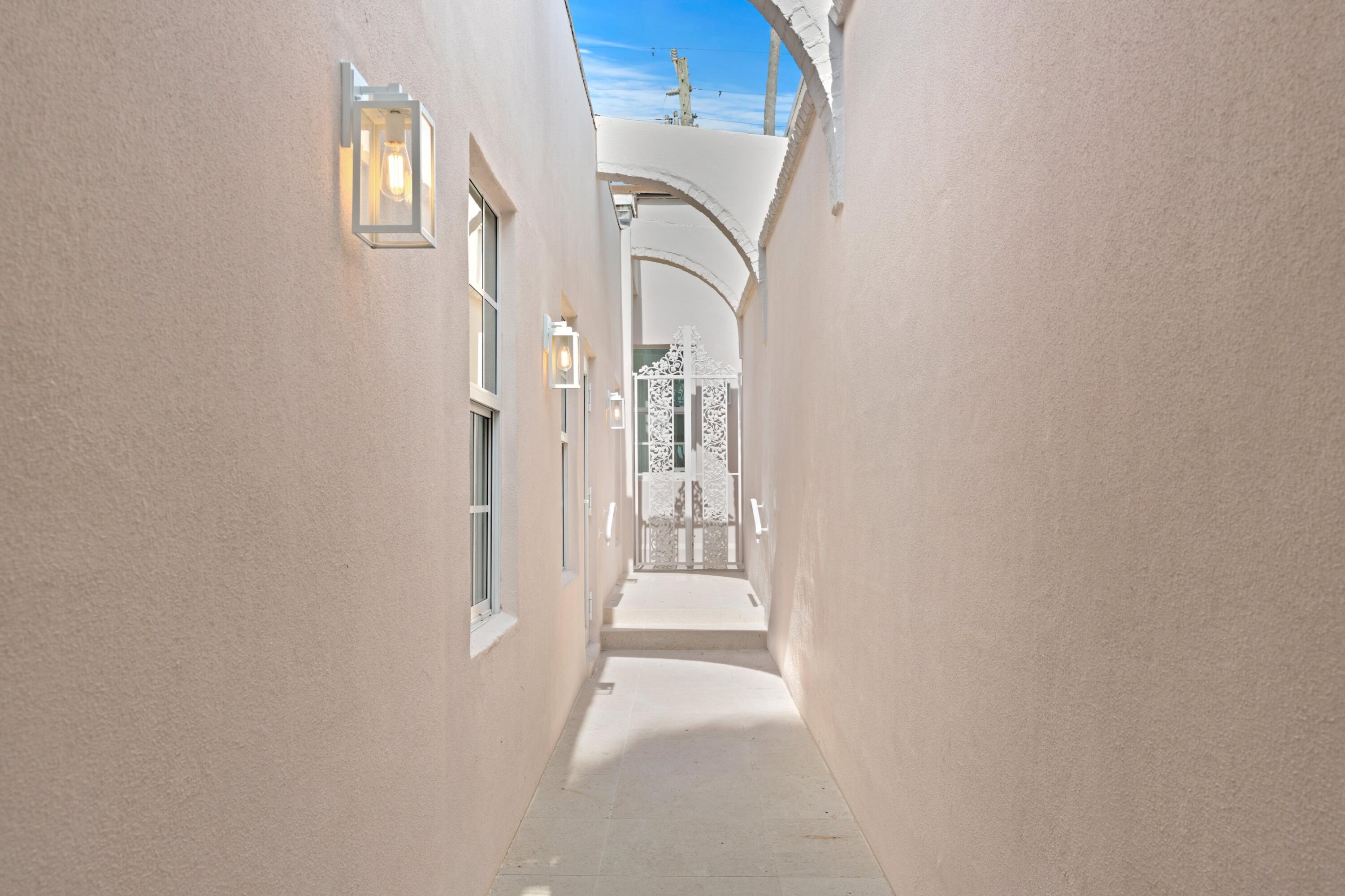 255 ROYAL POINCIANA #2nd floor, Palm Beach FL 33480