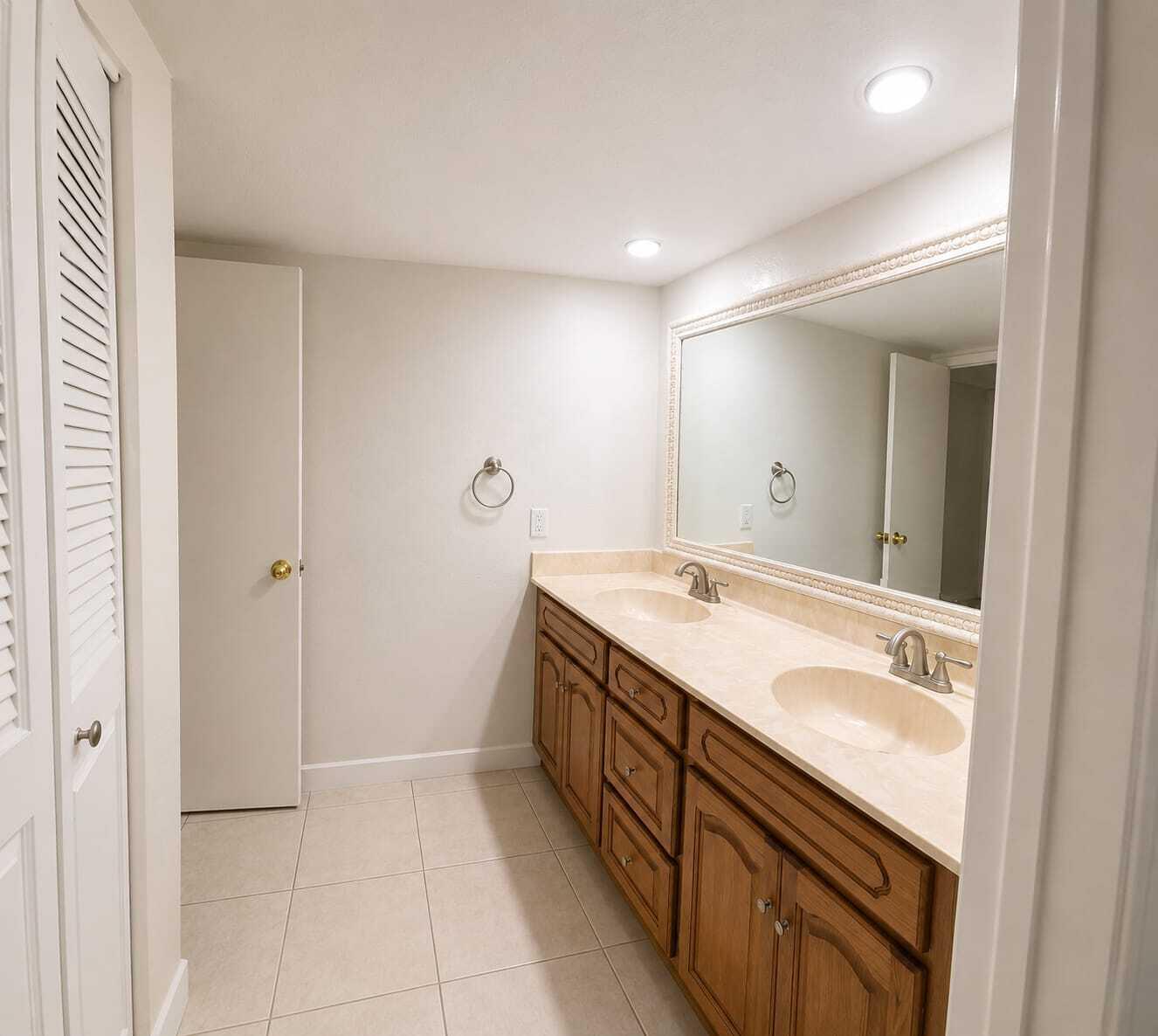 219 LAKE ARBOR #219, Palm Springs FL 33461