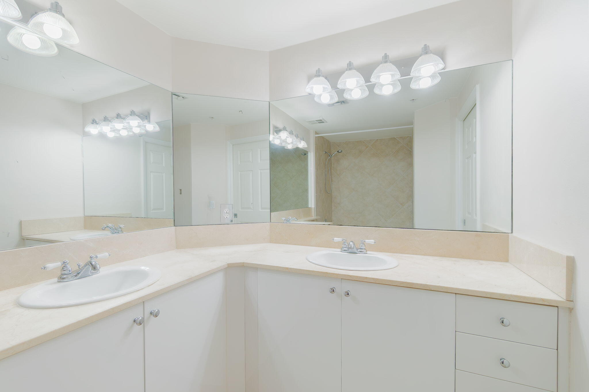 804 E Windward #211, Lantana FL 33462