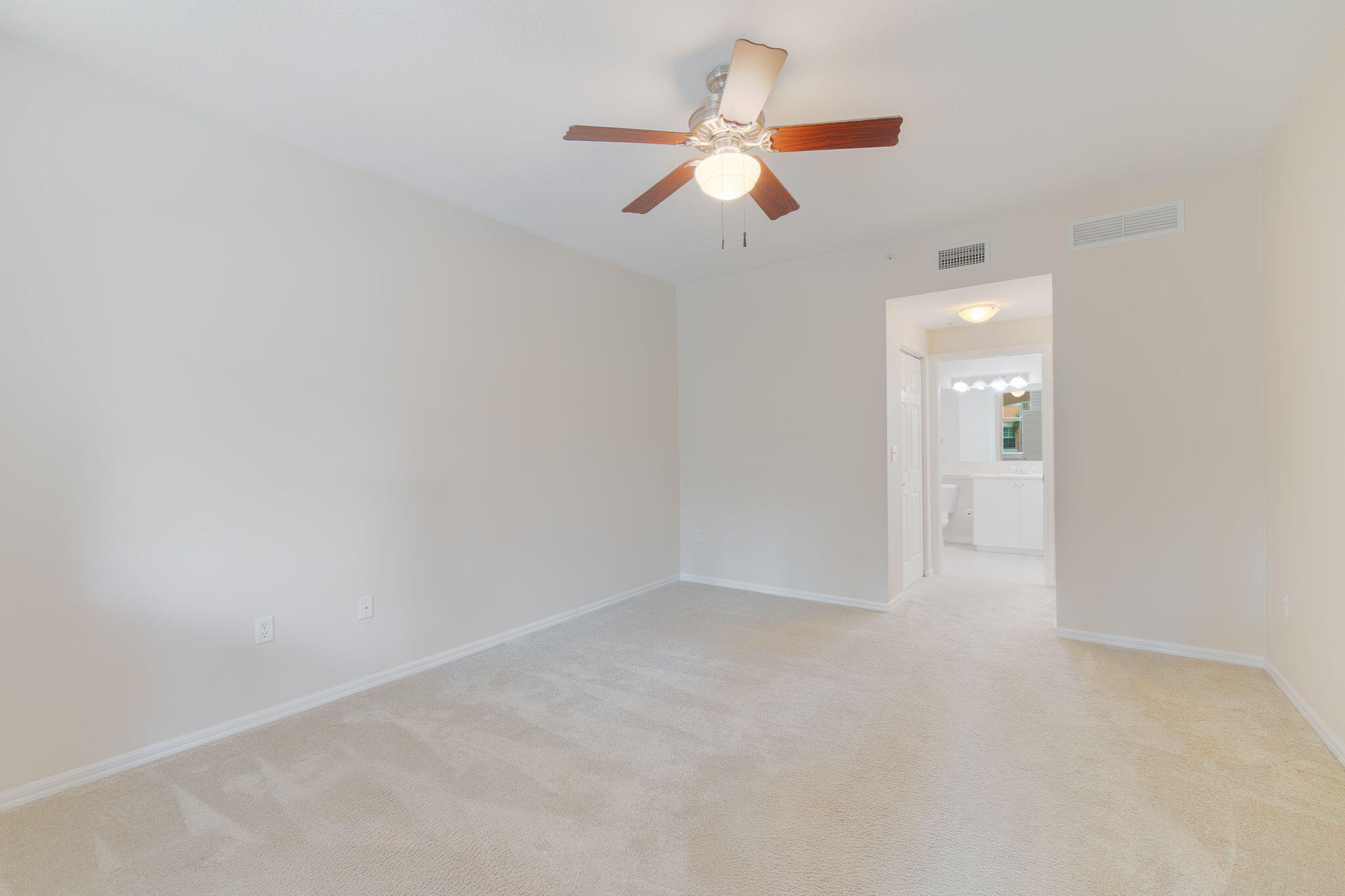 804 E Windward #211, Lantana FL 33462