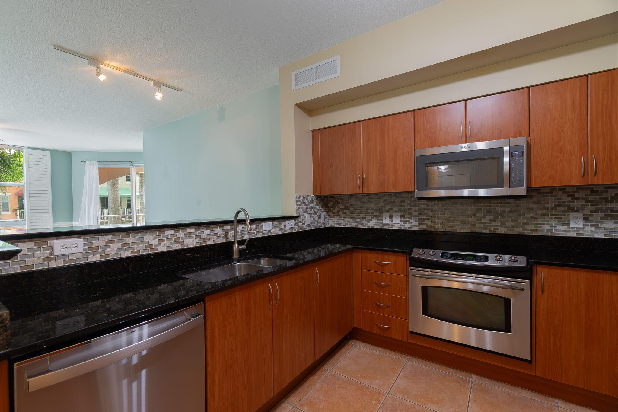 804 E Windward #211, Lantana FL 33462