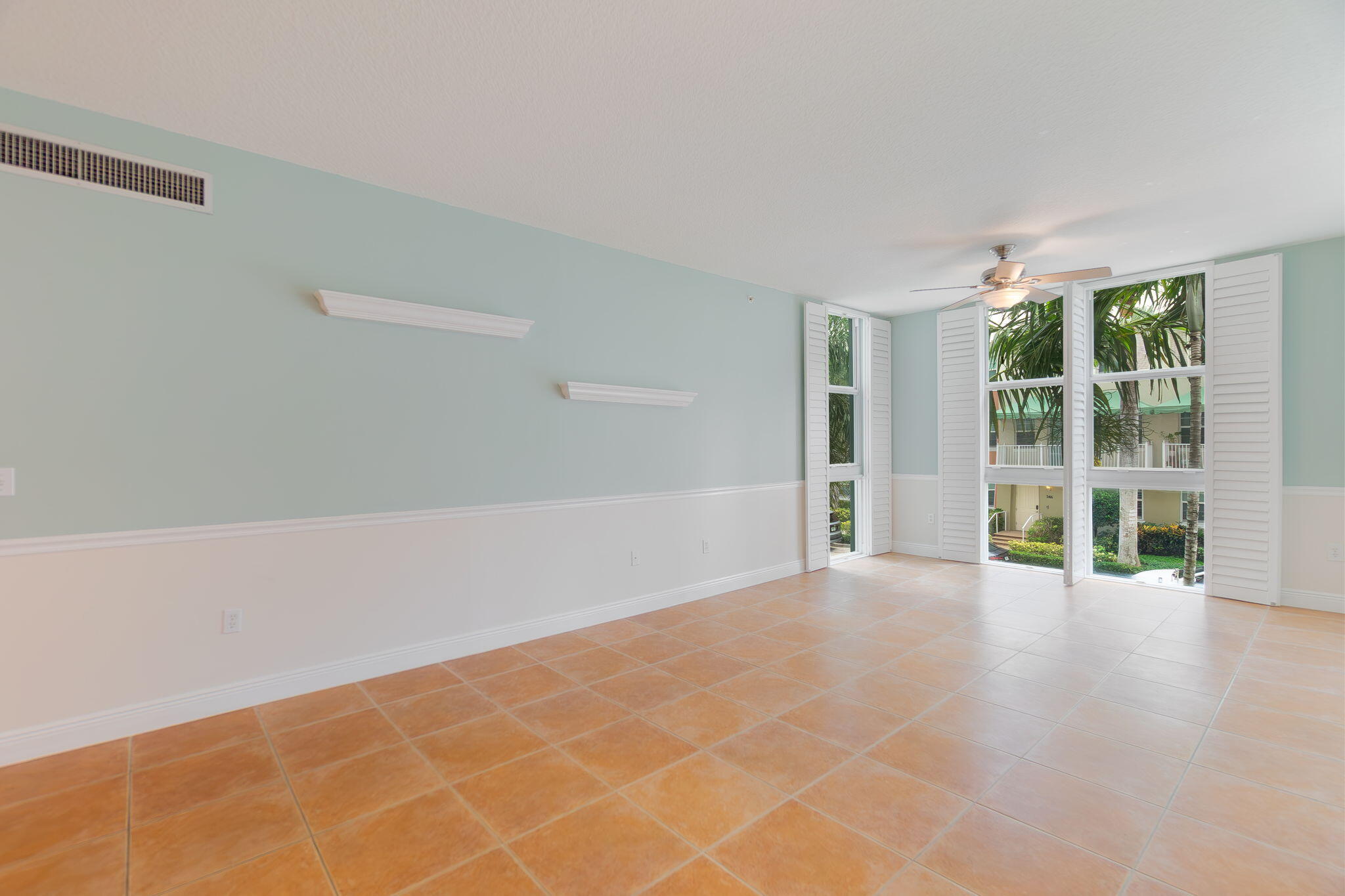 804 E Windward #211, Lantana FL 33462
