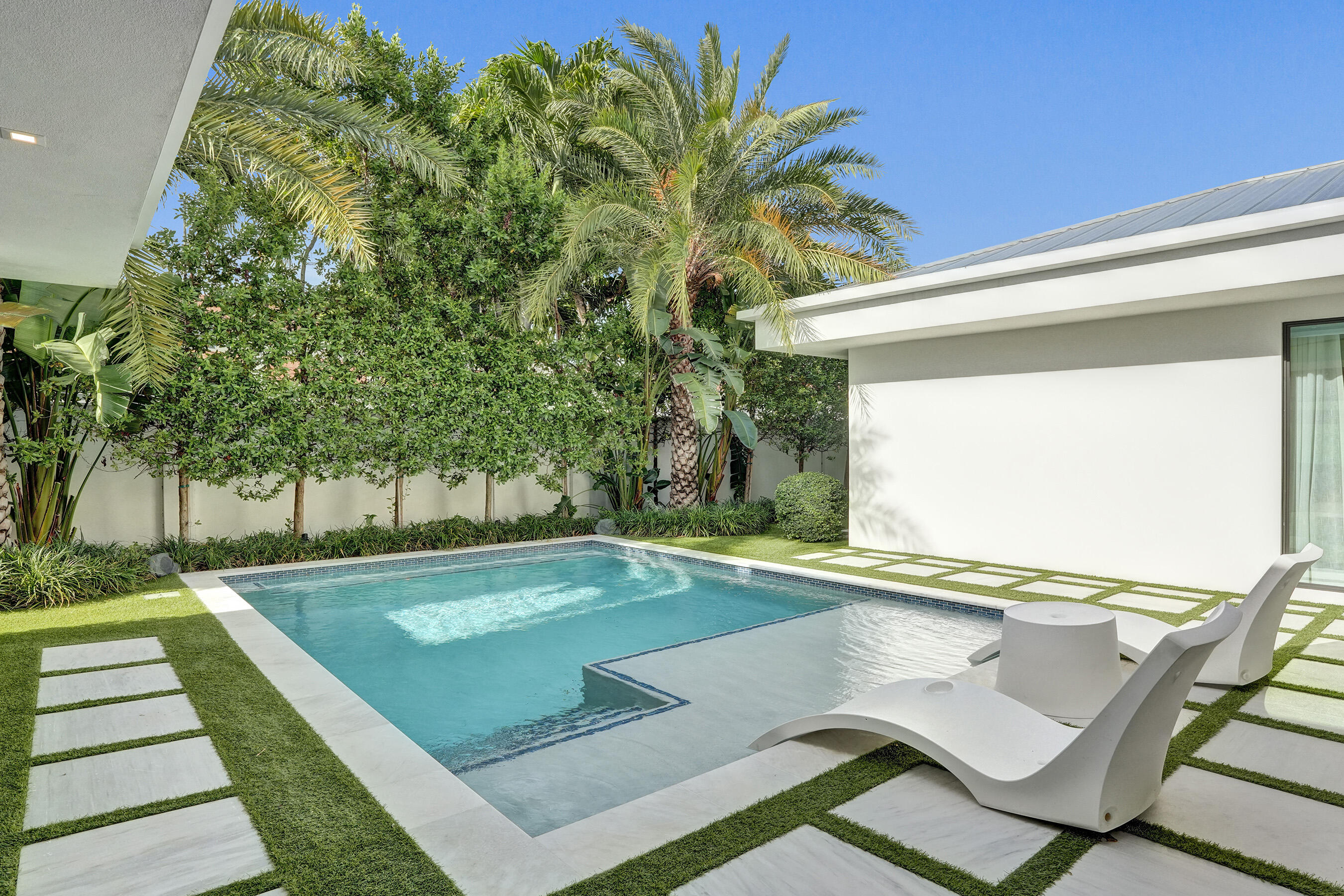 7 Tahoe, Sea Ranch Lakes FL 33308