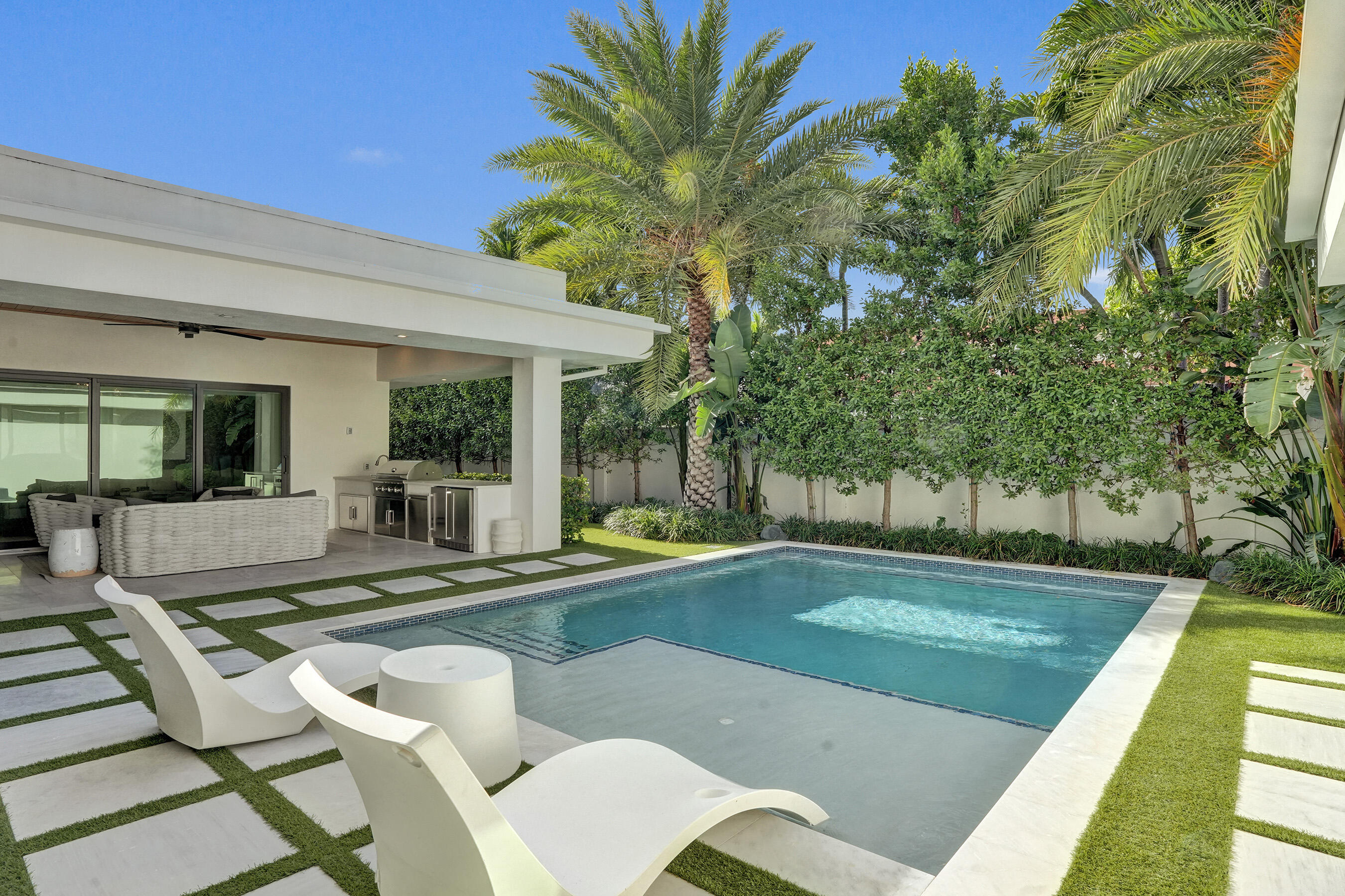 7 Tahoe, Sea Ranch Lakes FL 33308