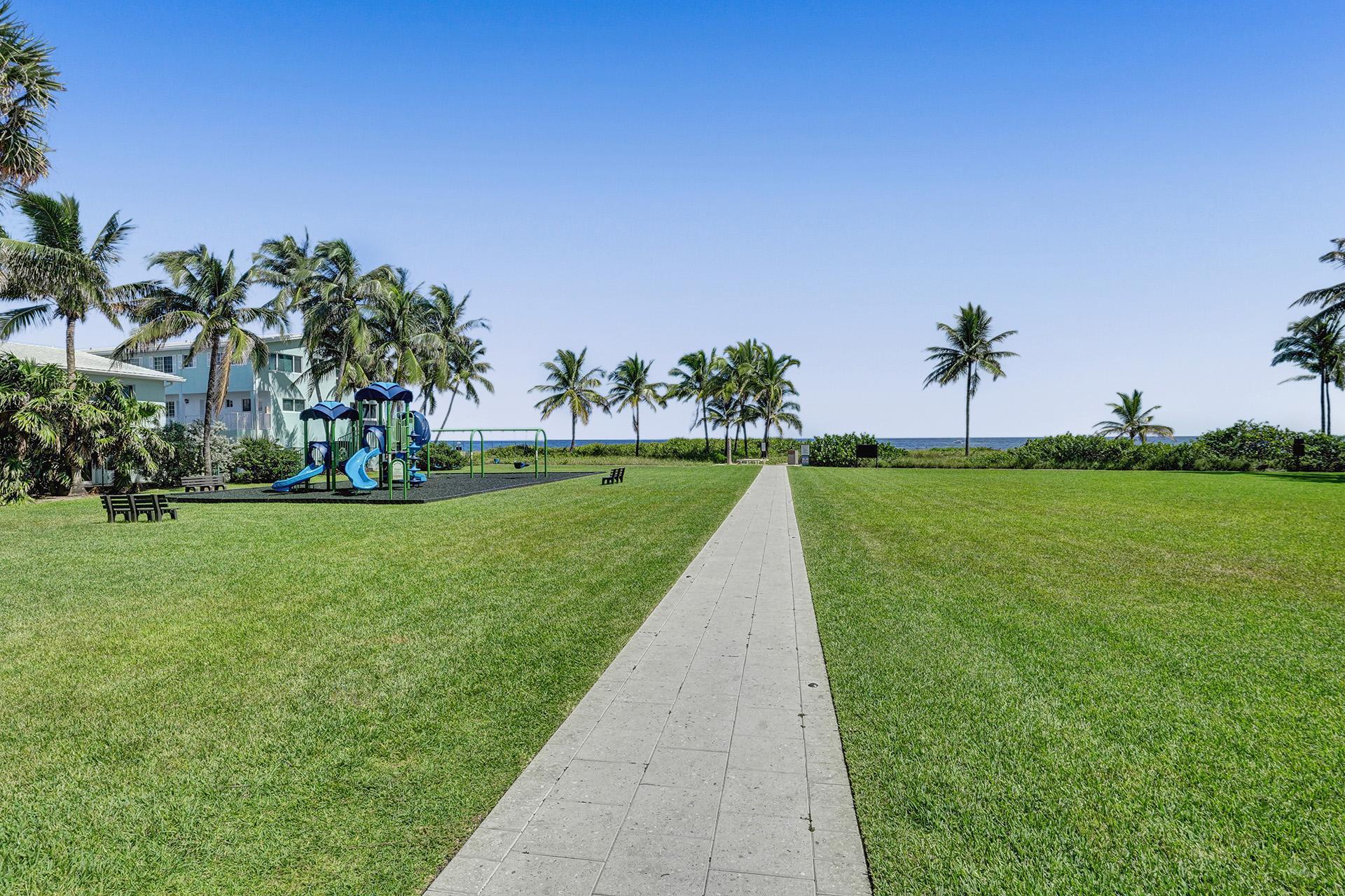 7 Tahoe, Sea Ranch Lakes FL 33308