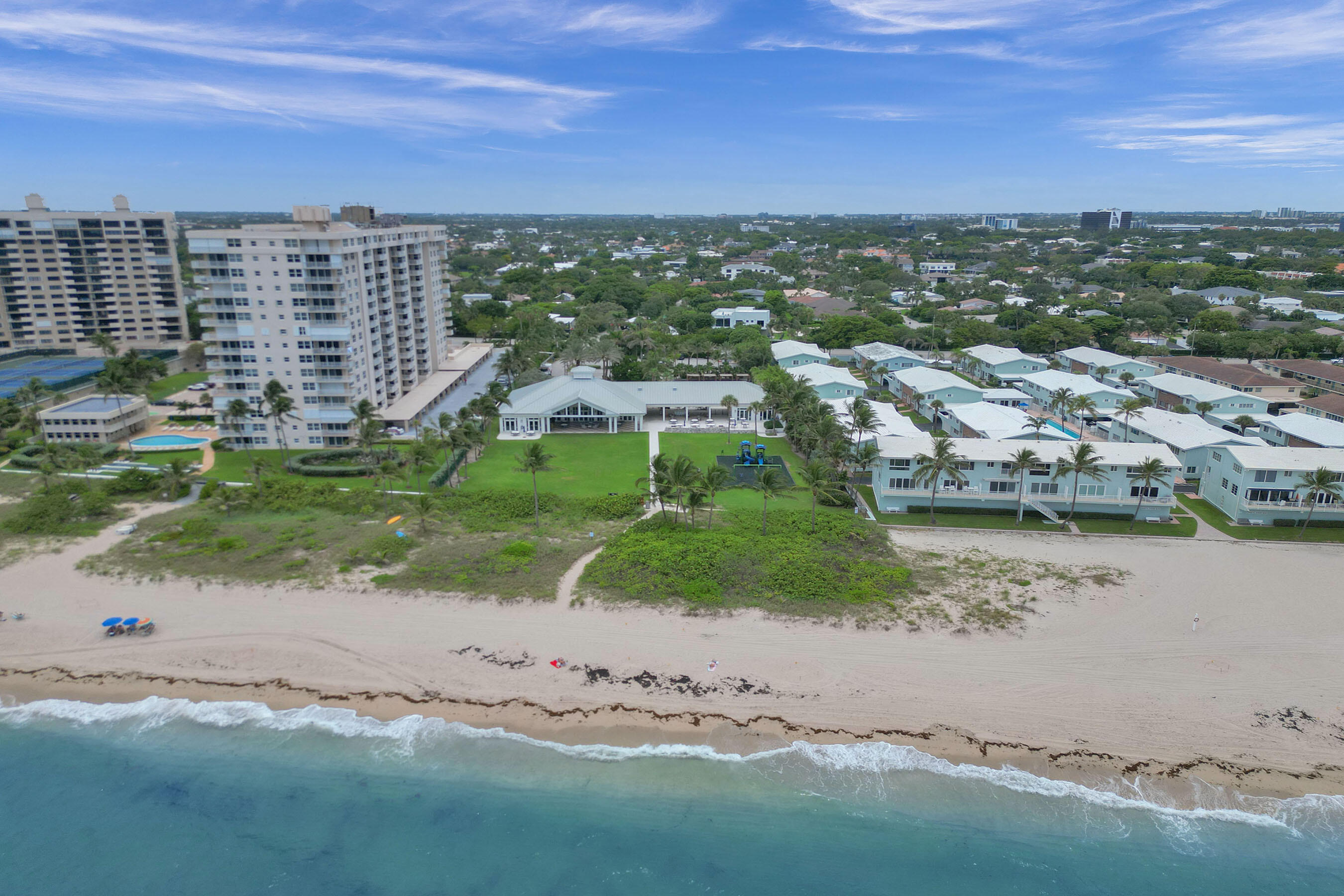 7 Tahoe, Sea Ranch Lakes FL 33308