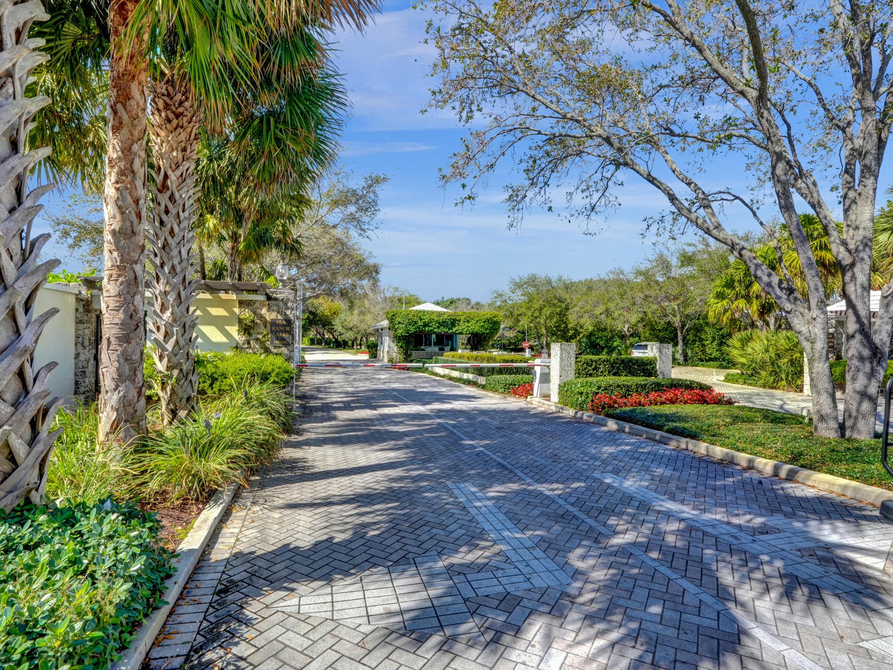 7 Tahoe, Sea Ranch Lakes FL 33308