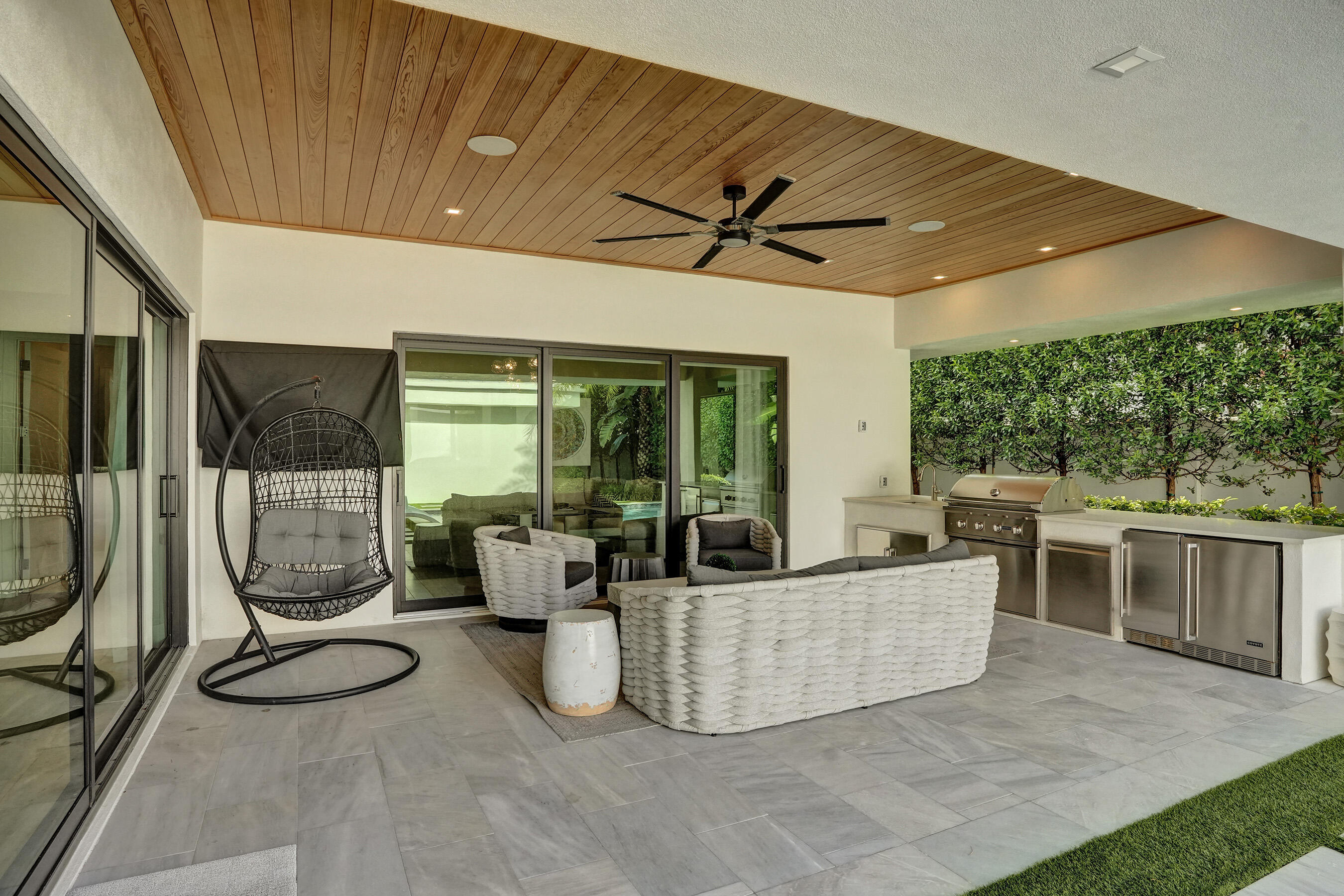 7 Tahoe, Sea Ranch Lakes FL 33308