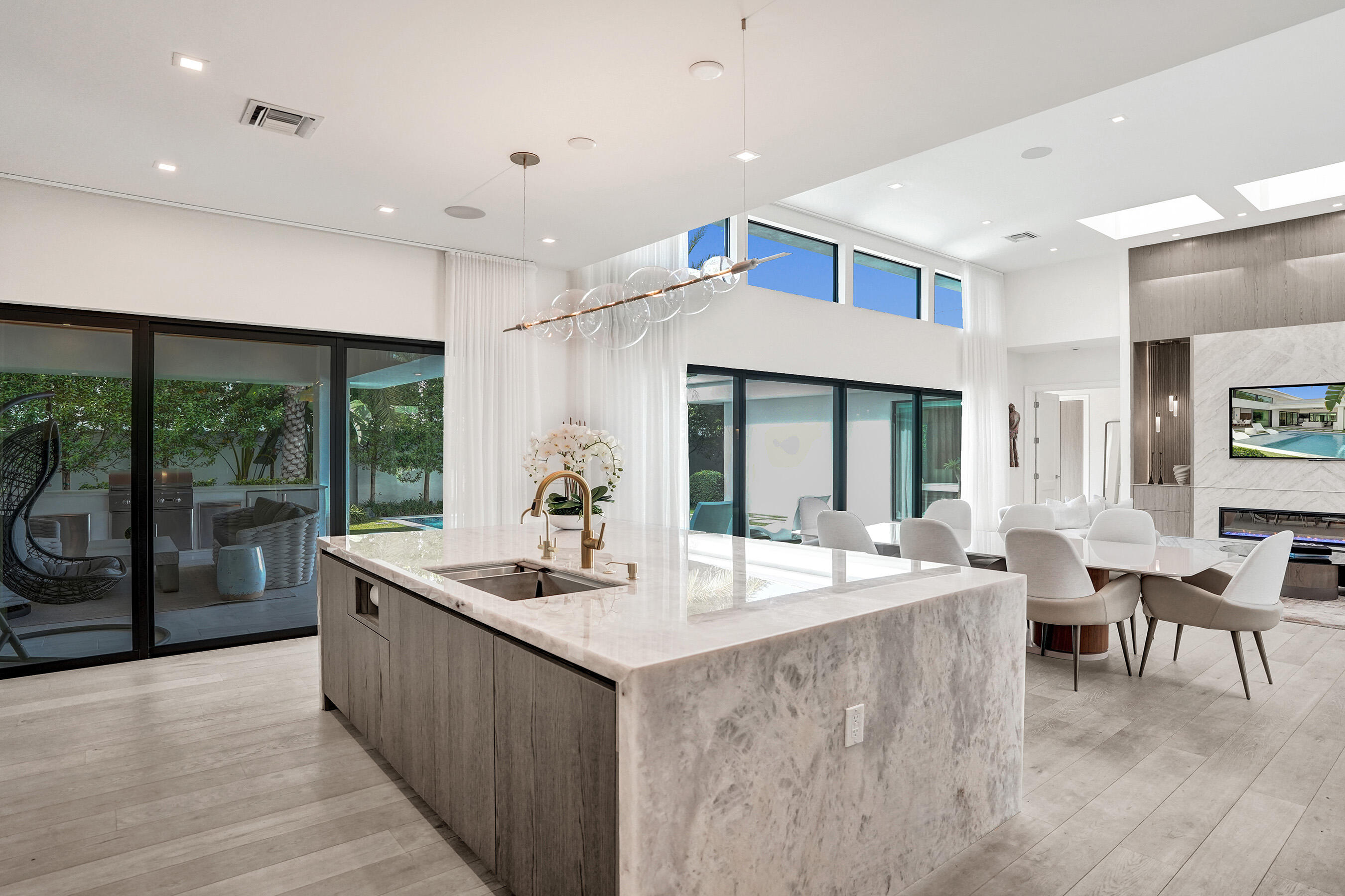 7 Tahoe, Sea Ranch Lakes FL 33308