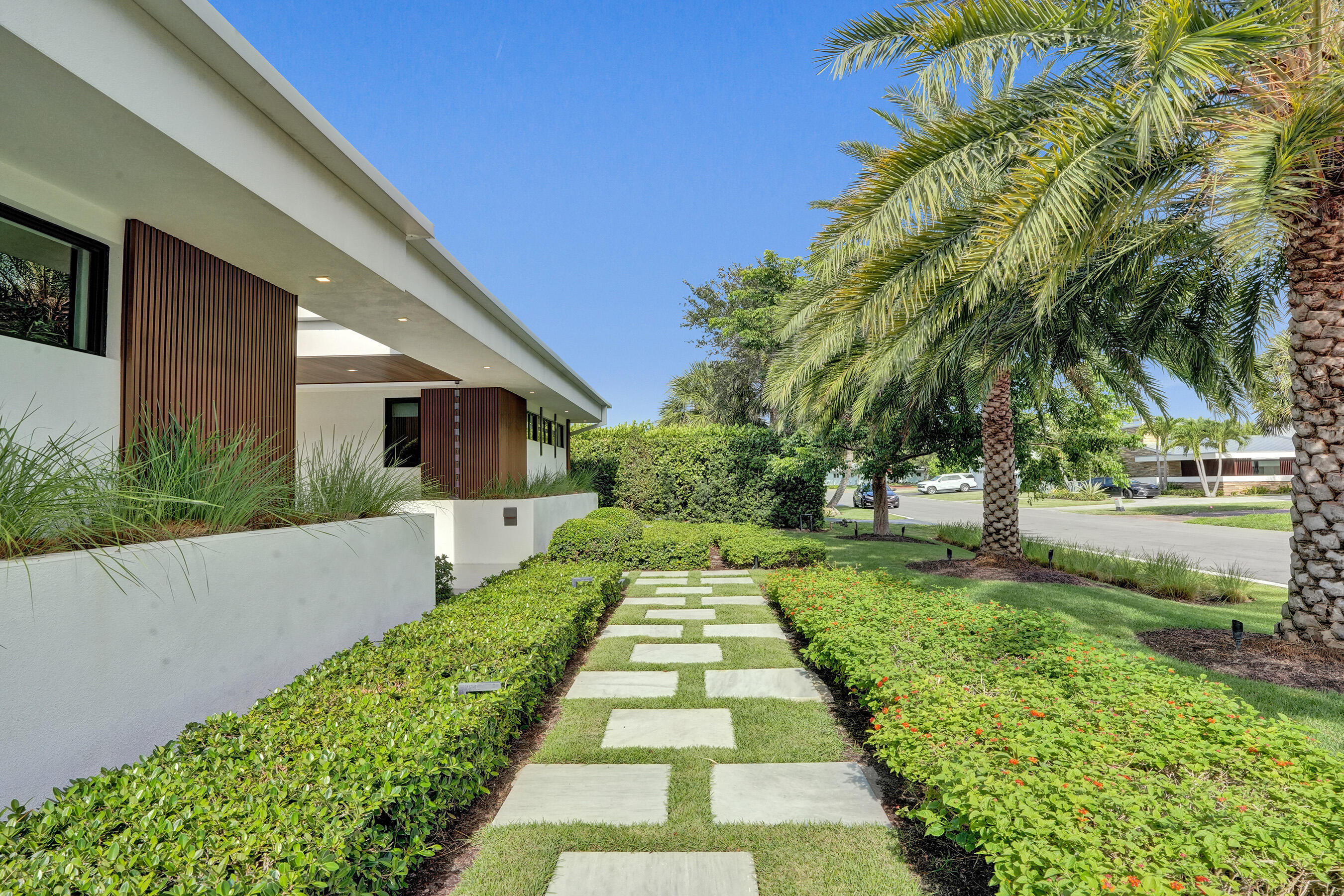 7 Tahoe, Sea Ranch Lakes FL 33308