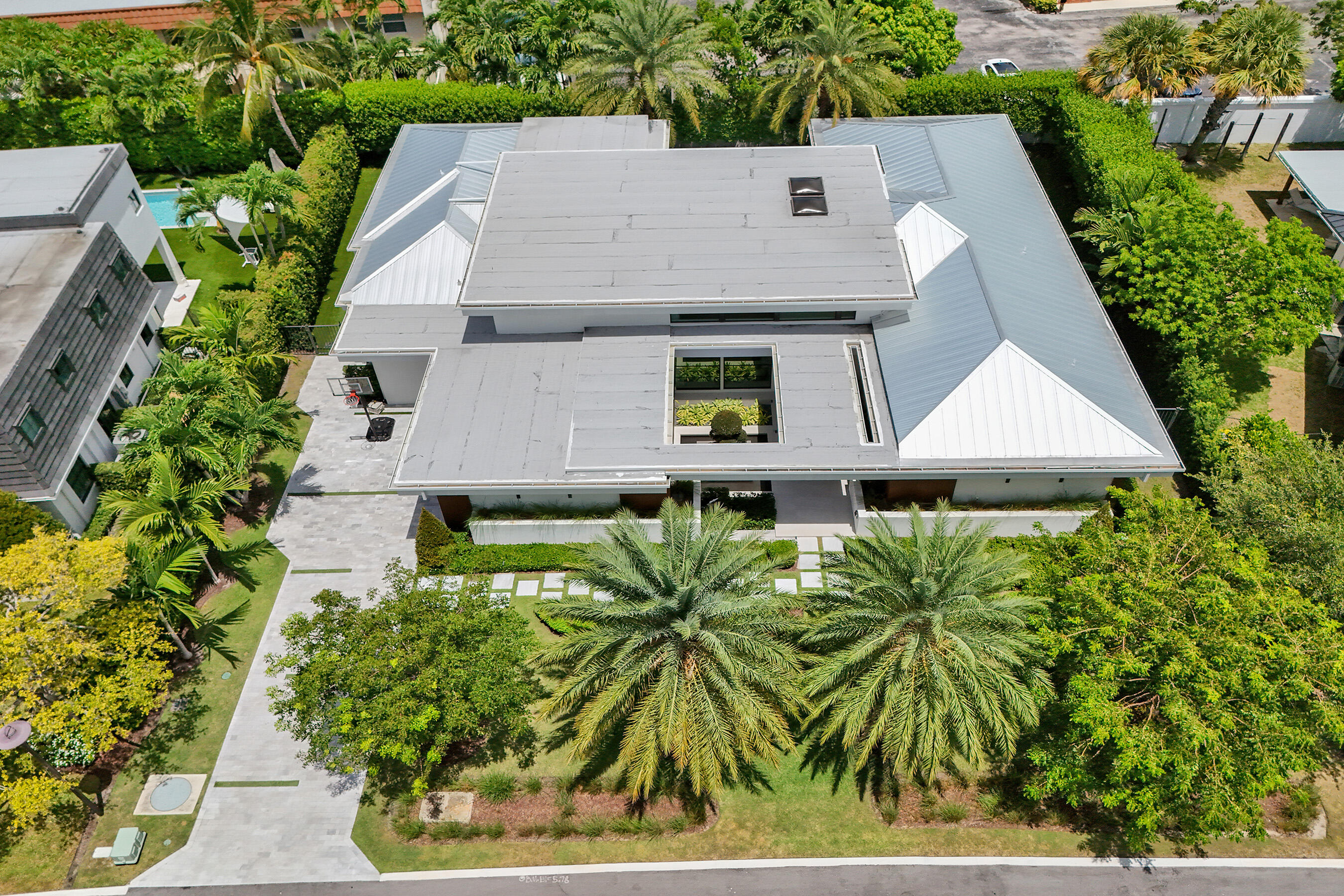 7 Tahoe, Sea Ranch Lakes FL 33308