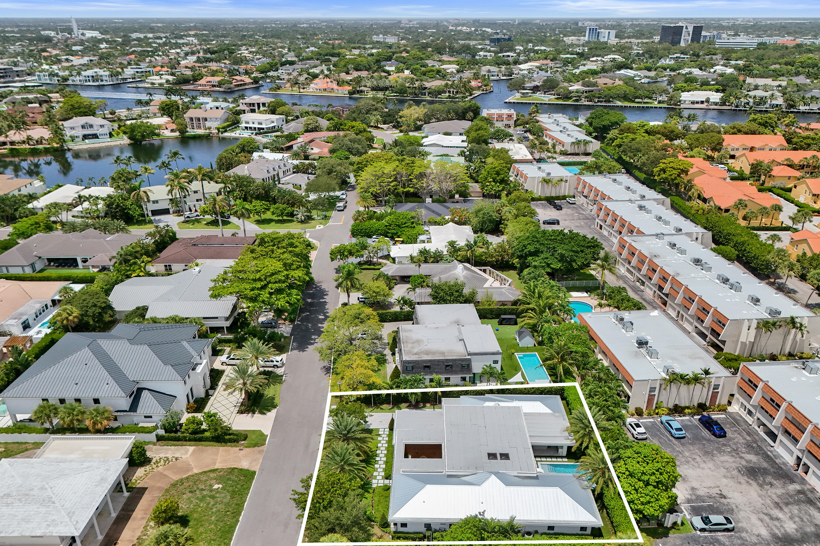 7 Tahoe, Sea Ranch Lakes FL 33308