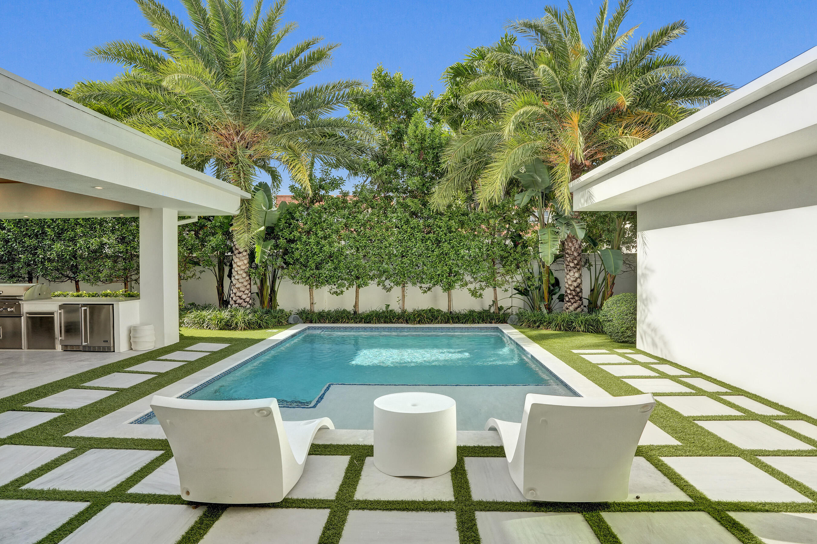 7 Tahoe, Sea Ranch Lakes FL 33308