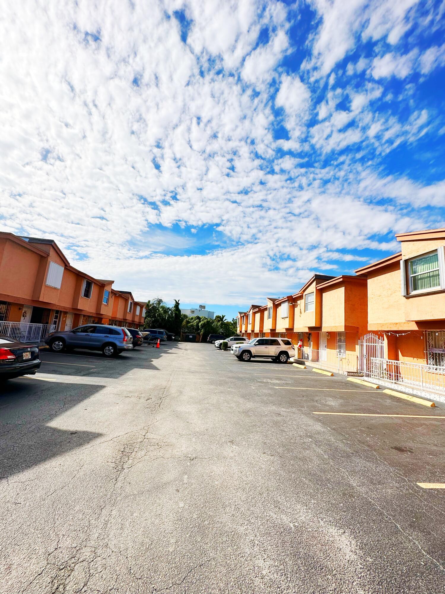1701 W 42ND #43, Hialeah FL 33012