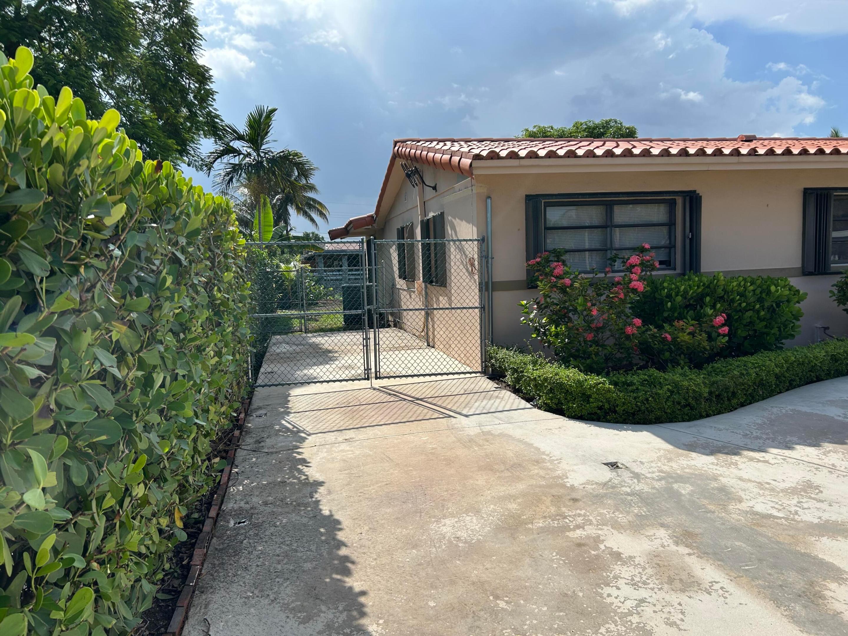4900 SW 103RD #1, Miami FL 33165