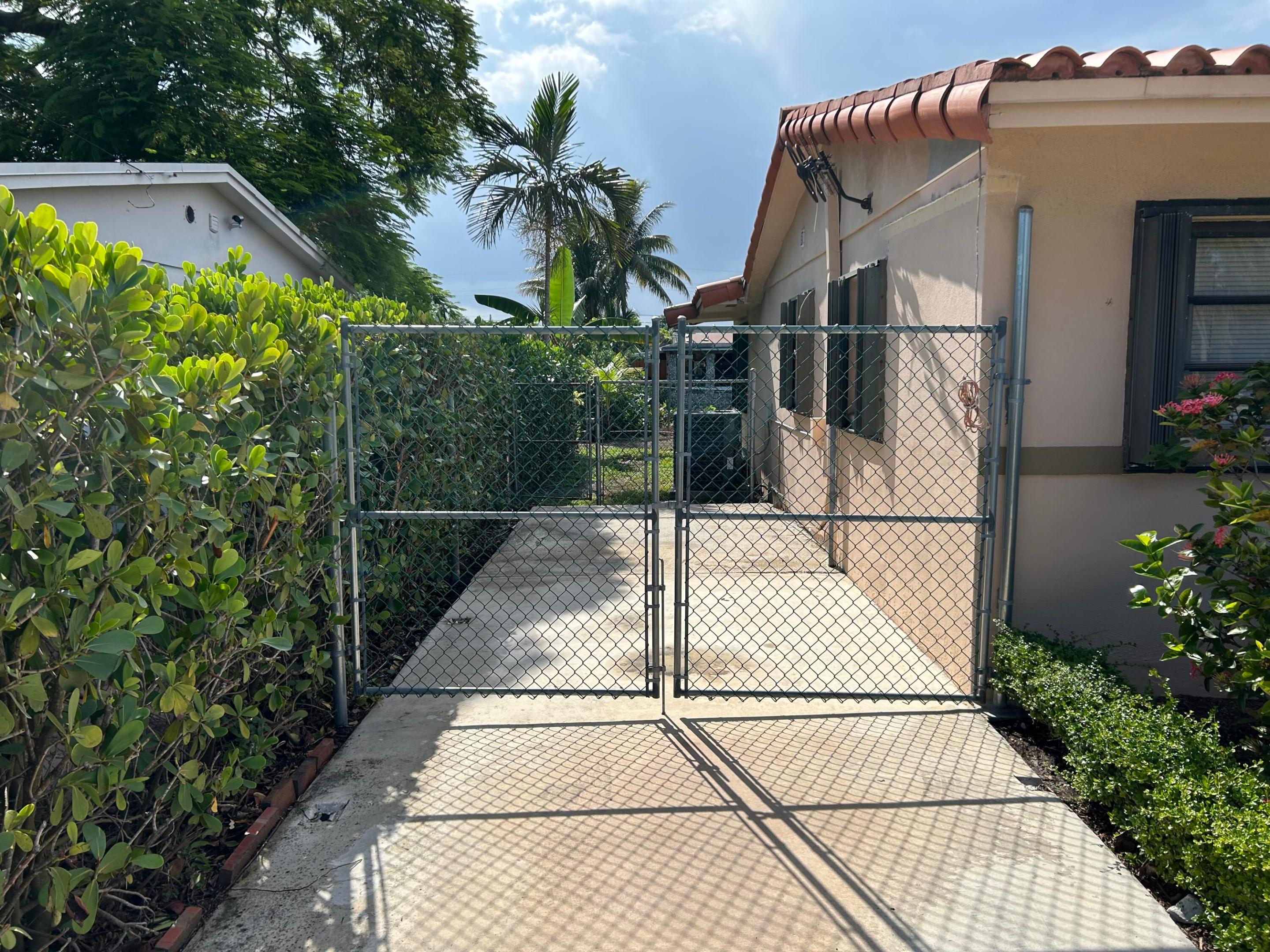 4900 SW 103RD #1, Miami FL 33165