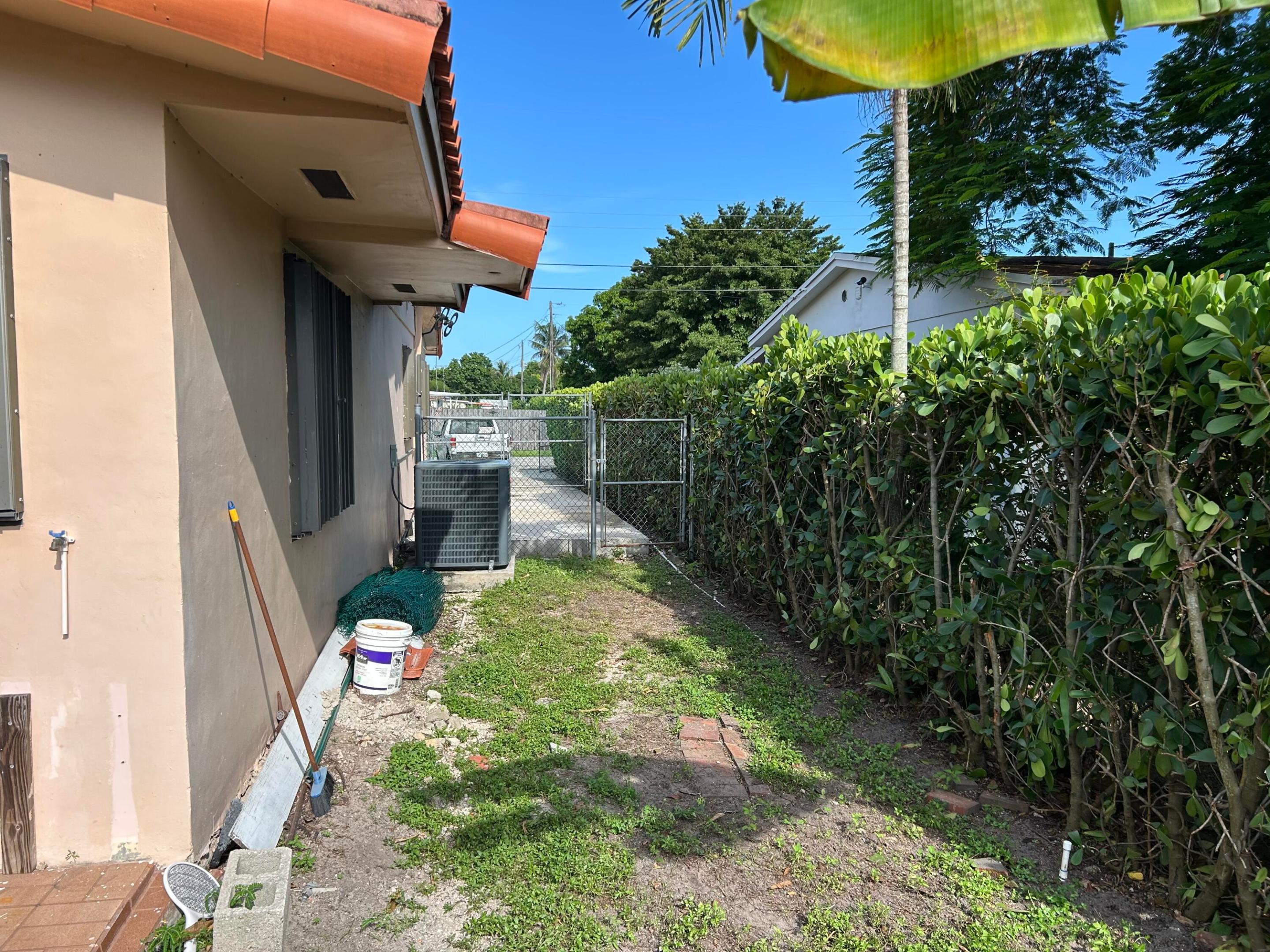 4900 SW 103RD #1, Miami FL 33165
