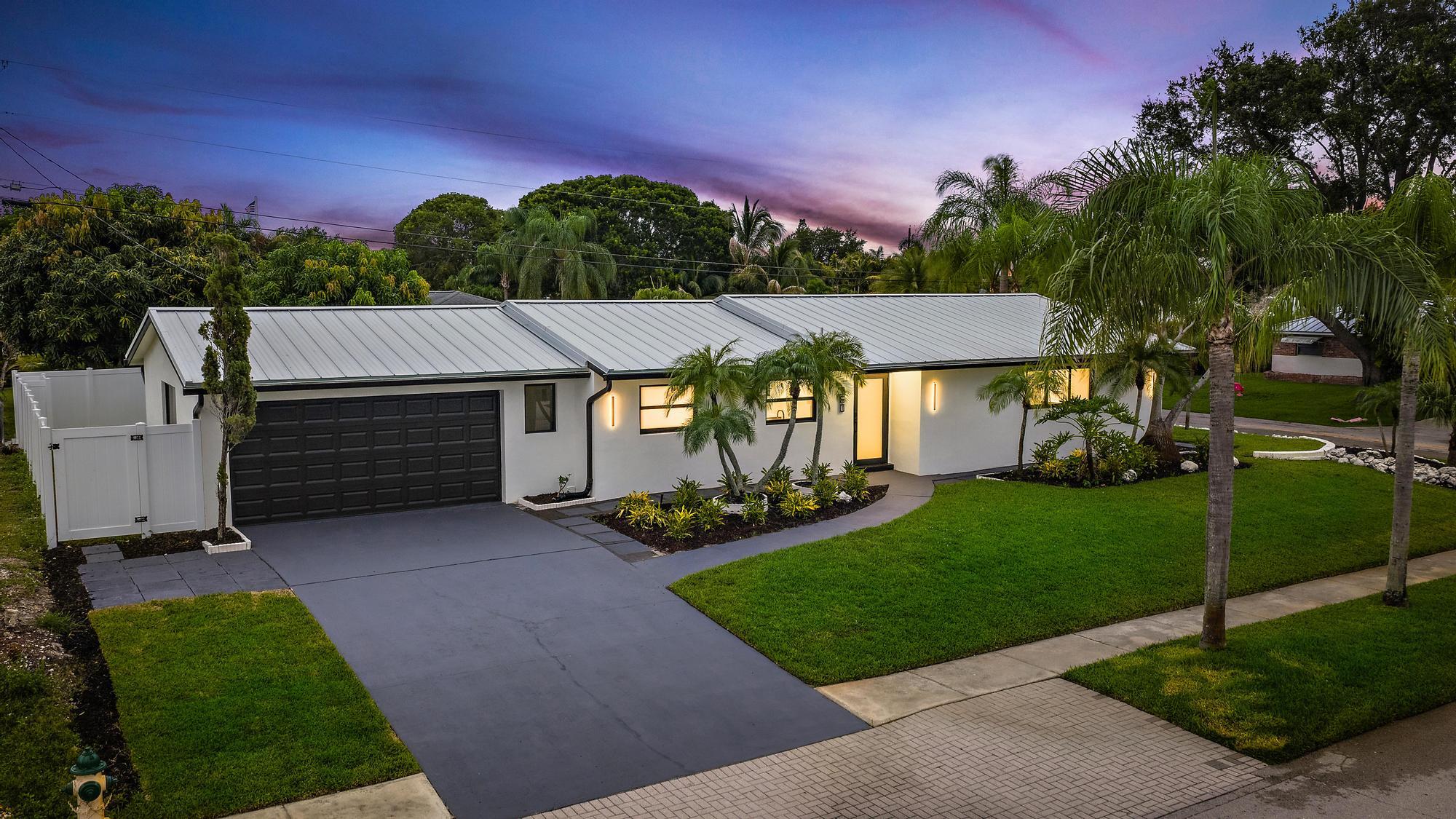 360 Saturn, Tequesta FL 33469