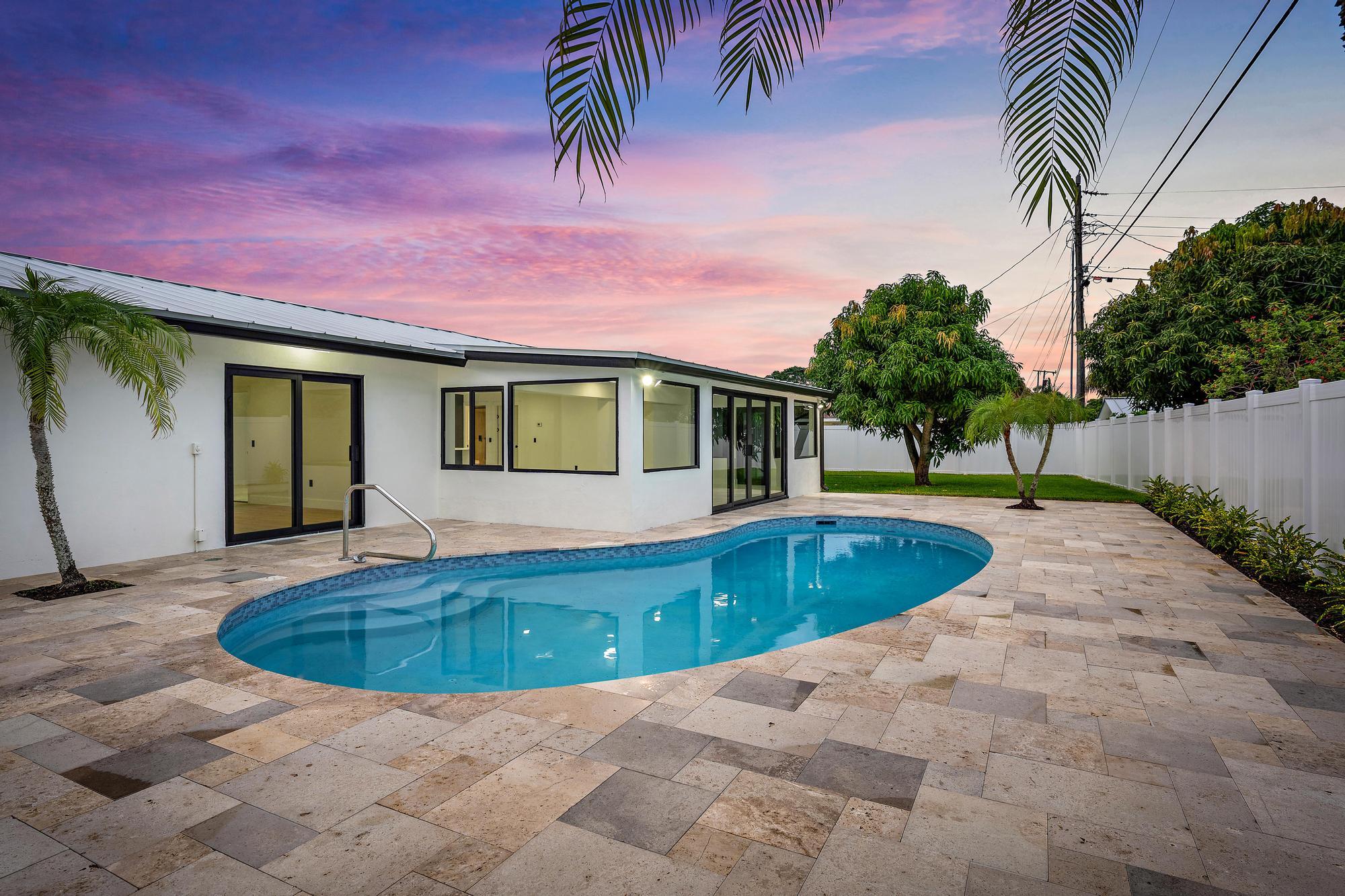 360 Saturn, Tequesta FL 33469