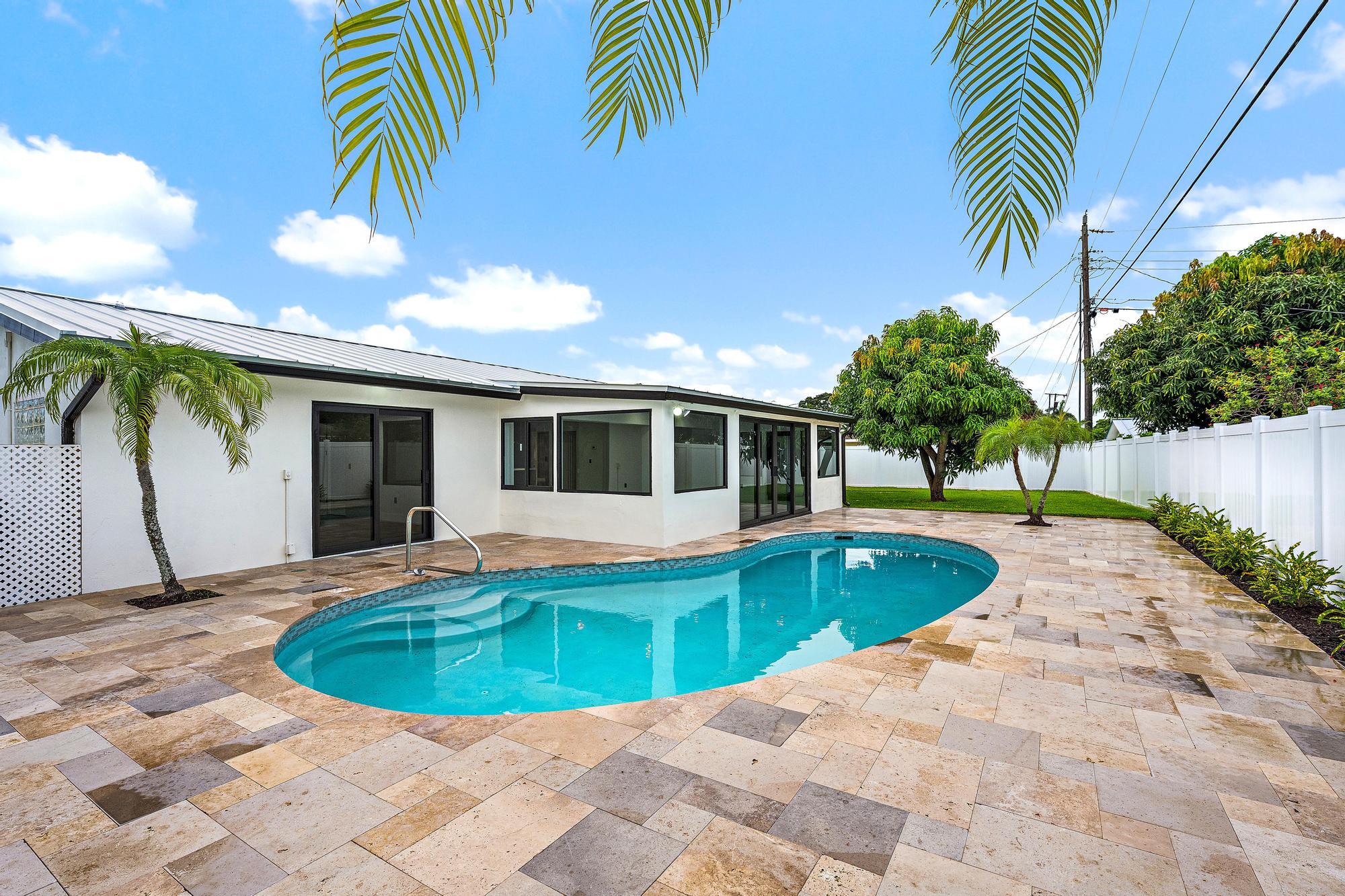 360 Saturn, Tequesta FL 33469