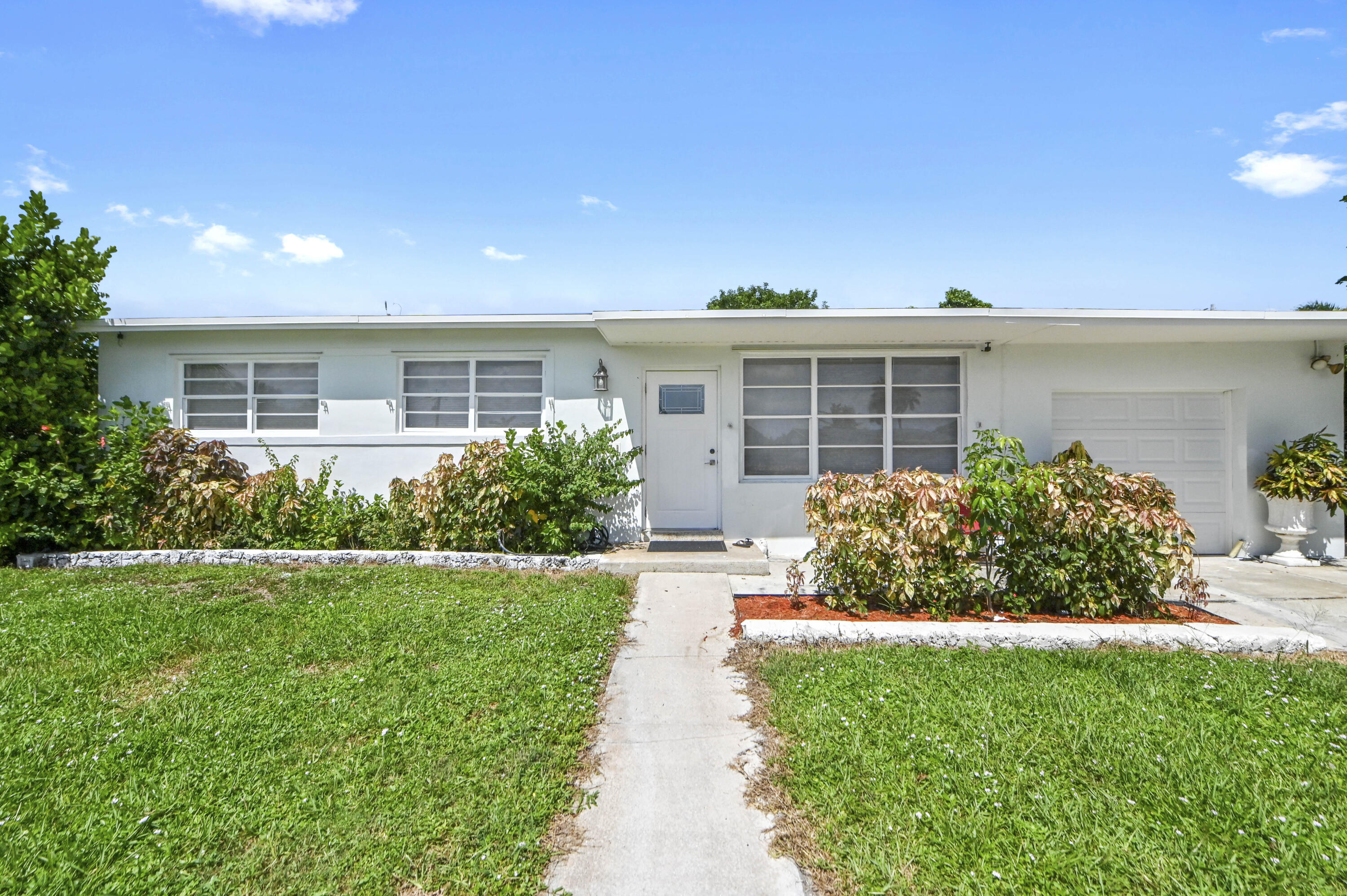 149 Cayman, Palm Springs FL 33461