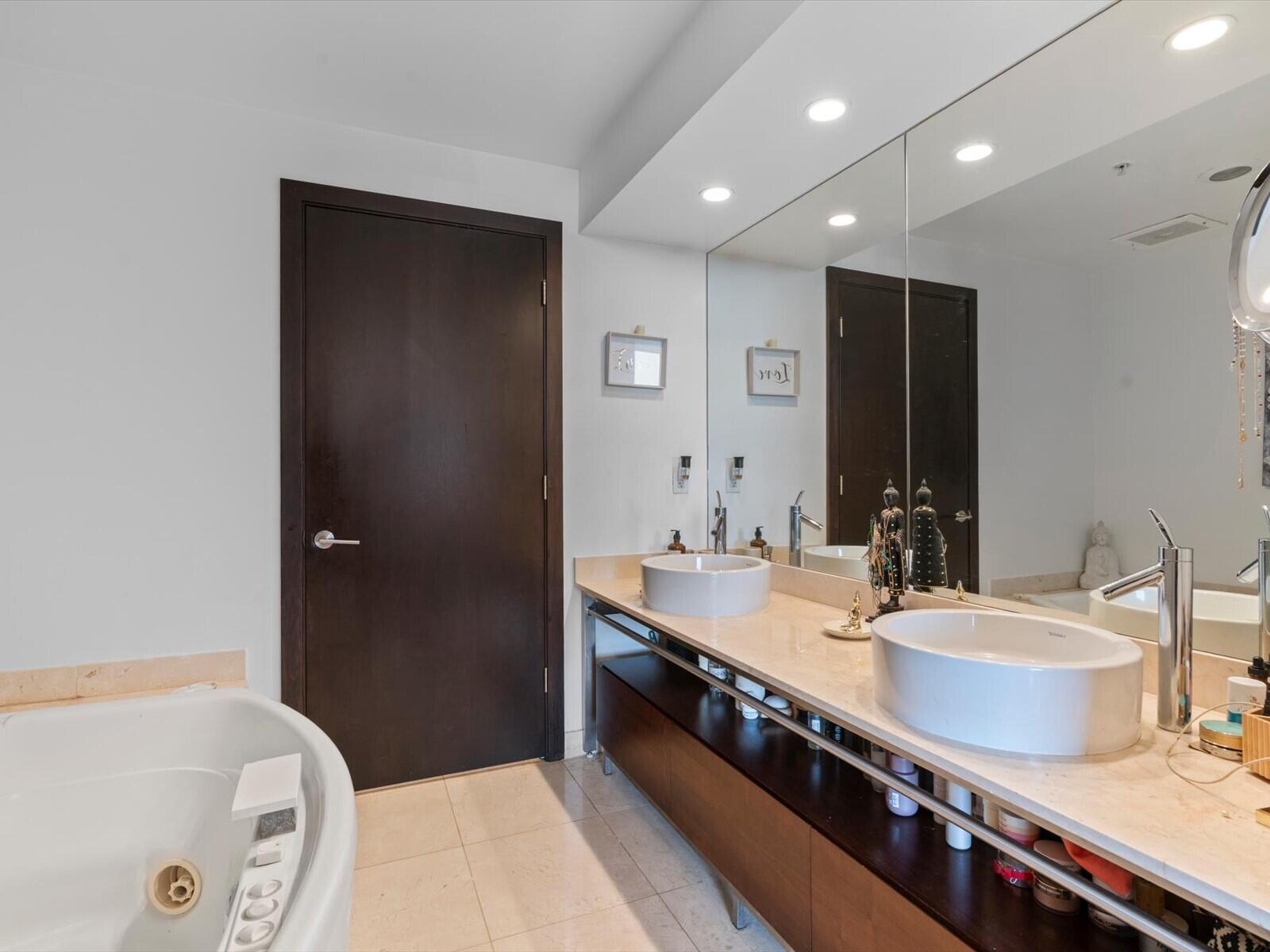 16275 Collins #2403, Sunny Isles Beach FL 33160