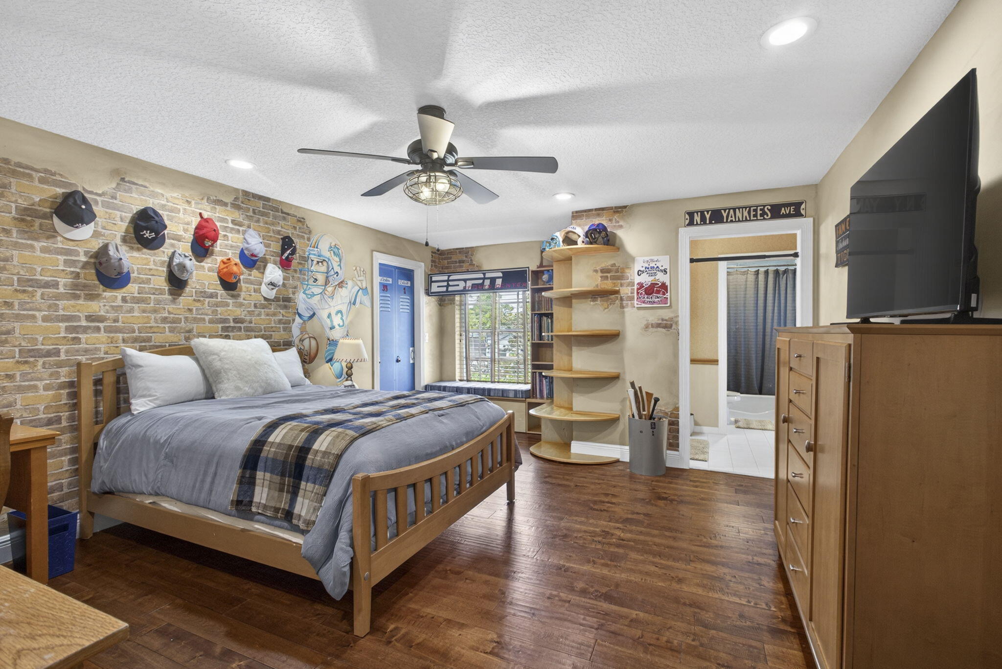 8704 WENDY, West Palm Beach FL 33411