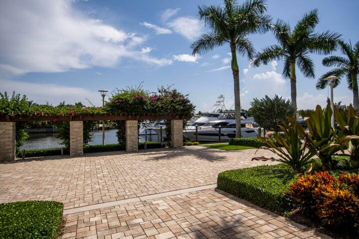 2700 Donald Ross #306, Palm Beach Gardens FL 33410