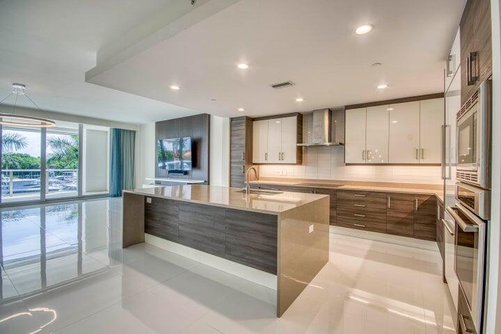 2700 Donald Ross #306, Palm Beach Gardens FL 33410