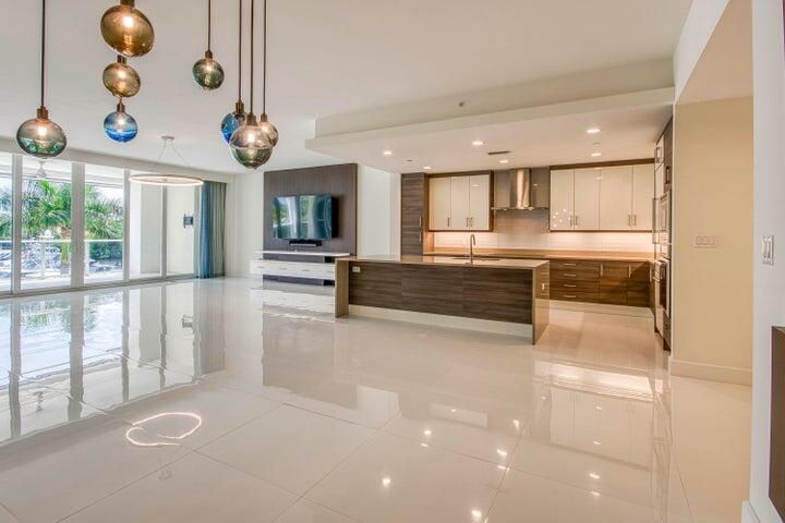 2700 Donald Ross #306, Palm Beach Gardens FL 33410