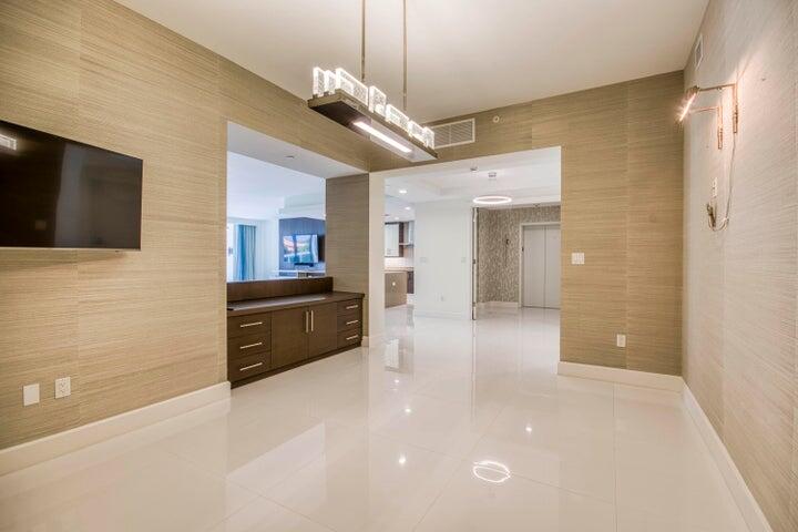 2700 Donald Ross #306, Palm Beach Gardens FL 33410
