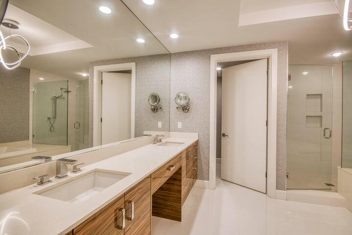 2700 Donald Ross #306, Palm Beach Gardens FL 33410