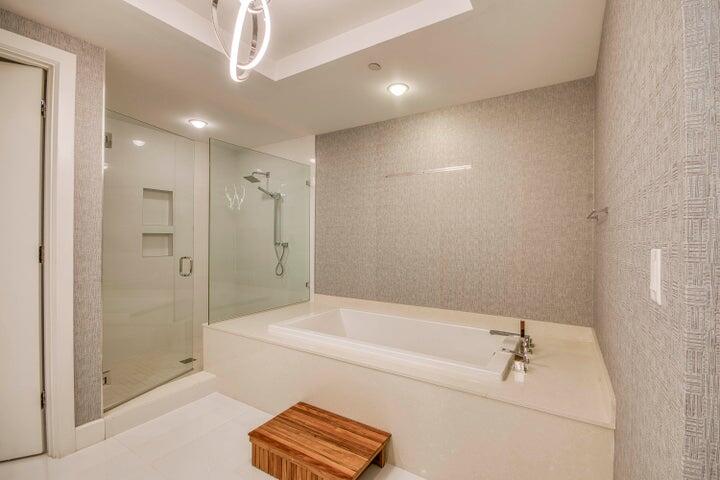 2700 Donald Ross #306, Palm Beach Gardens FL 33410