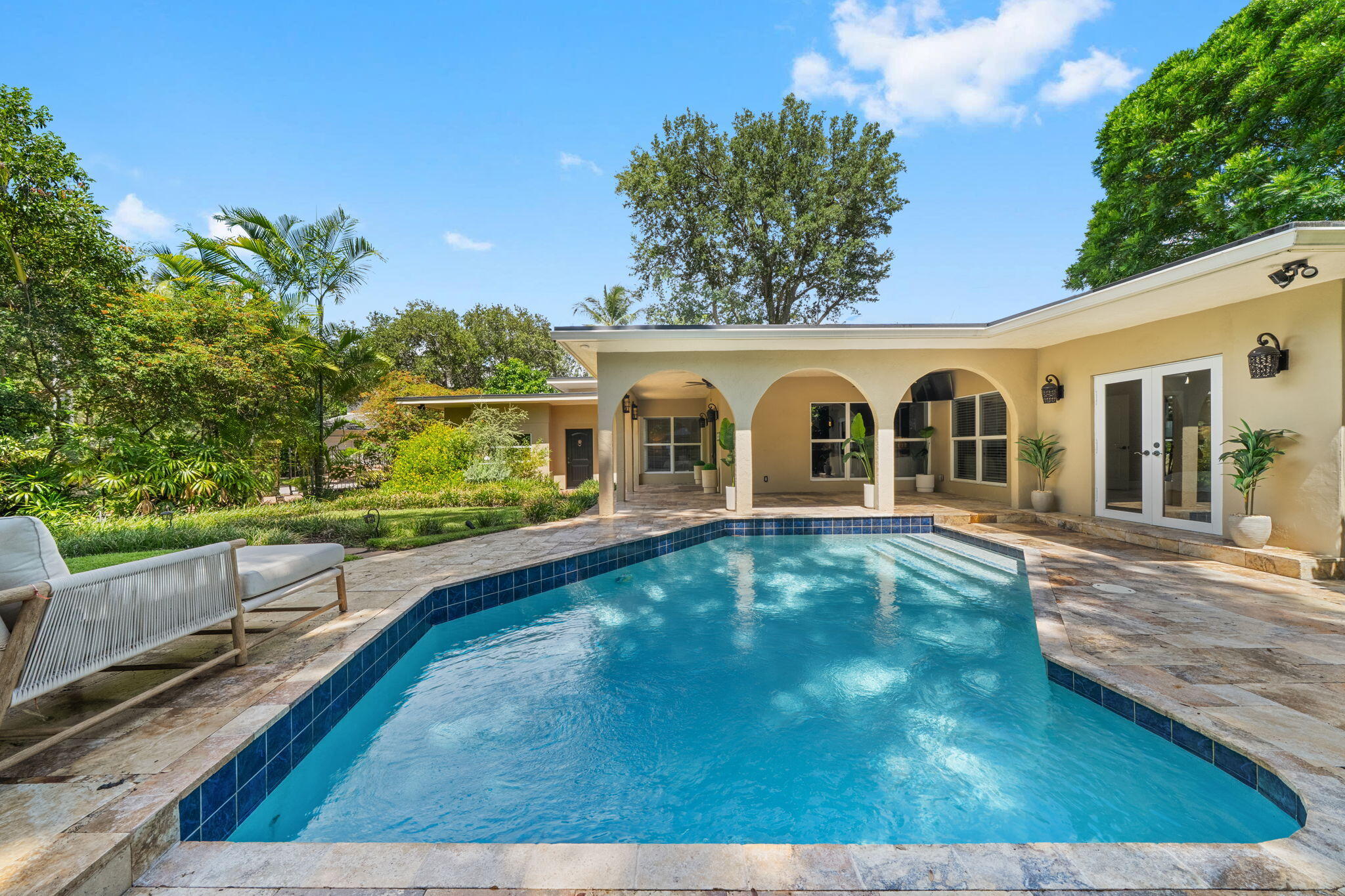 901 SE 6TH, Fort Lauderdale FL 33301