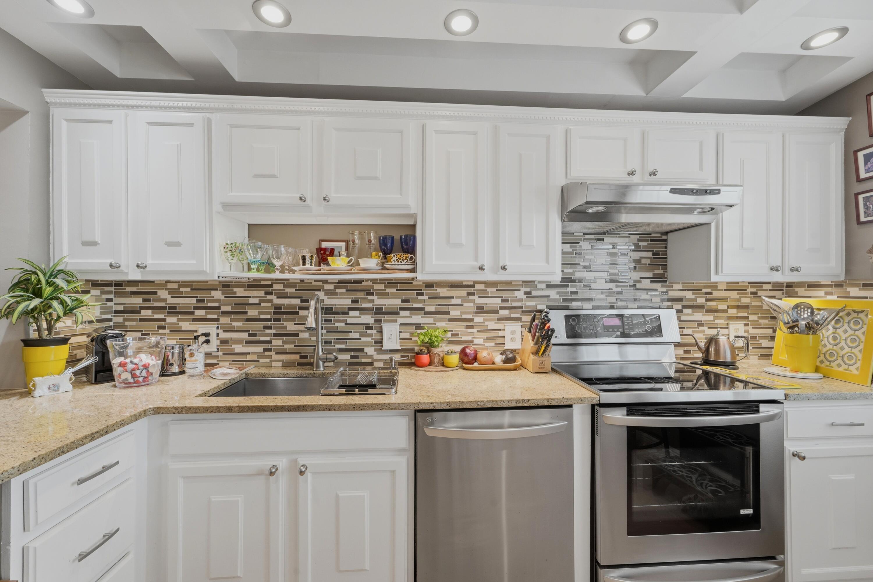 155 YACHT CLUB #207, North Palm Beach FL 33408