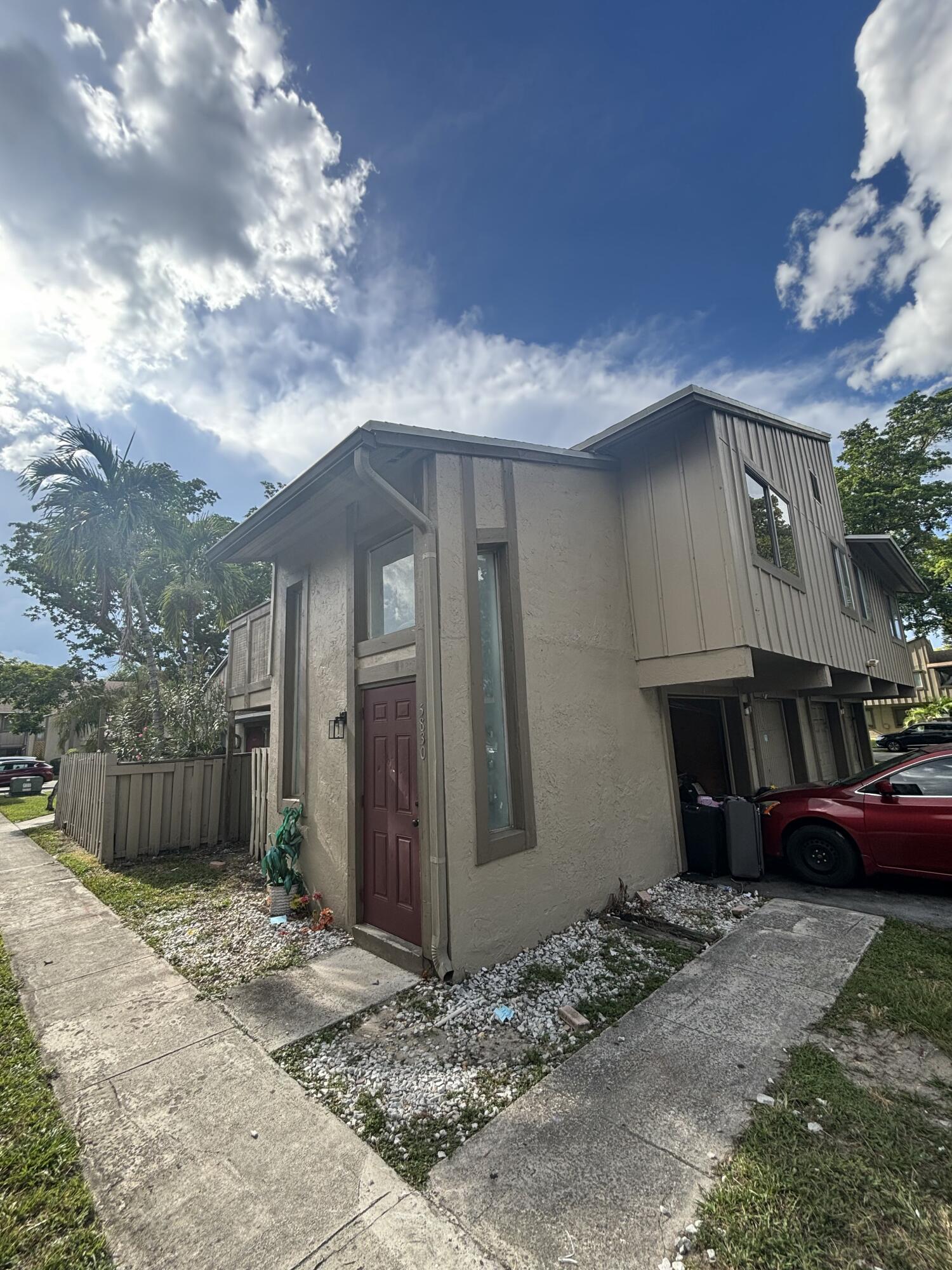 5830 NW 21ST #40-E, Lauderhill FL 33313