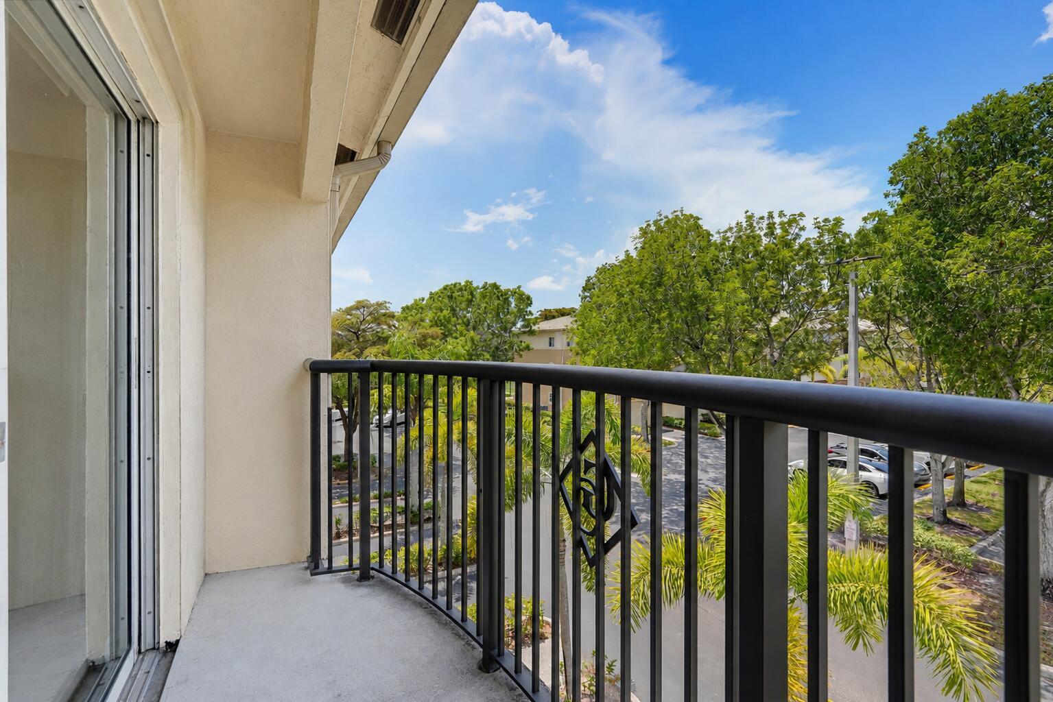 400 CRESTWOOD #417, Royal Palm Beach FL 33411