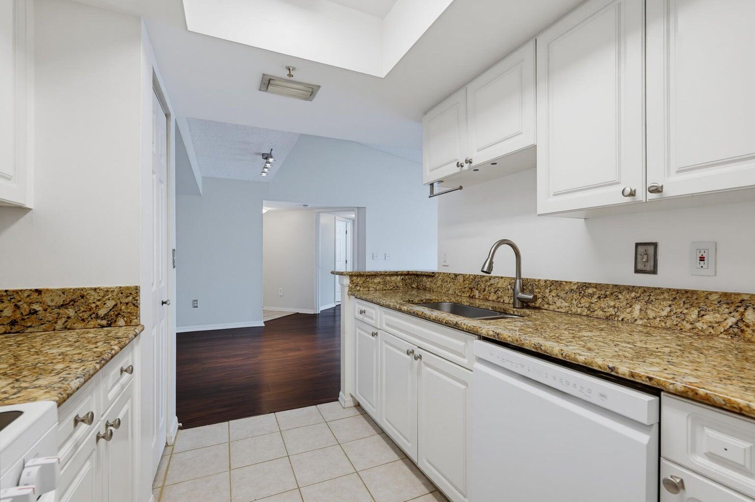 400 CRESTWOOD #417, Royal Palm Beach FL 33411