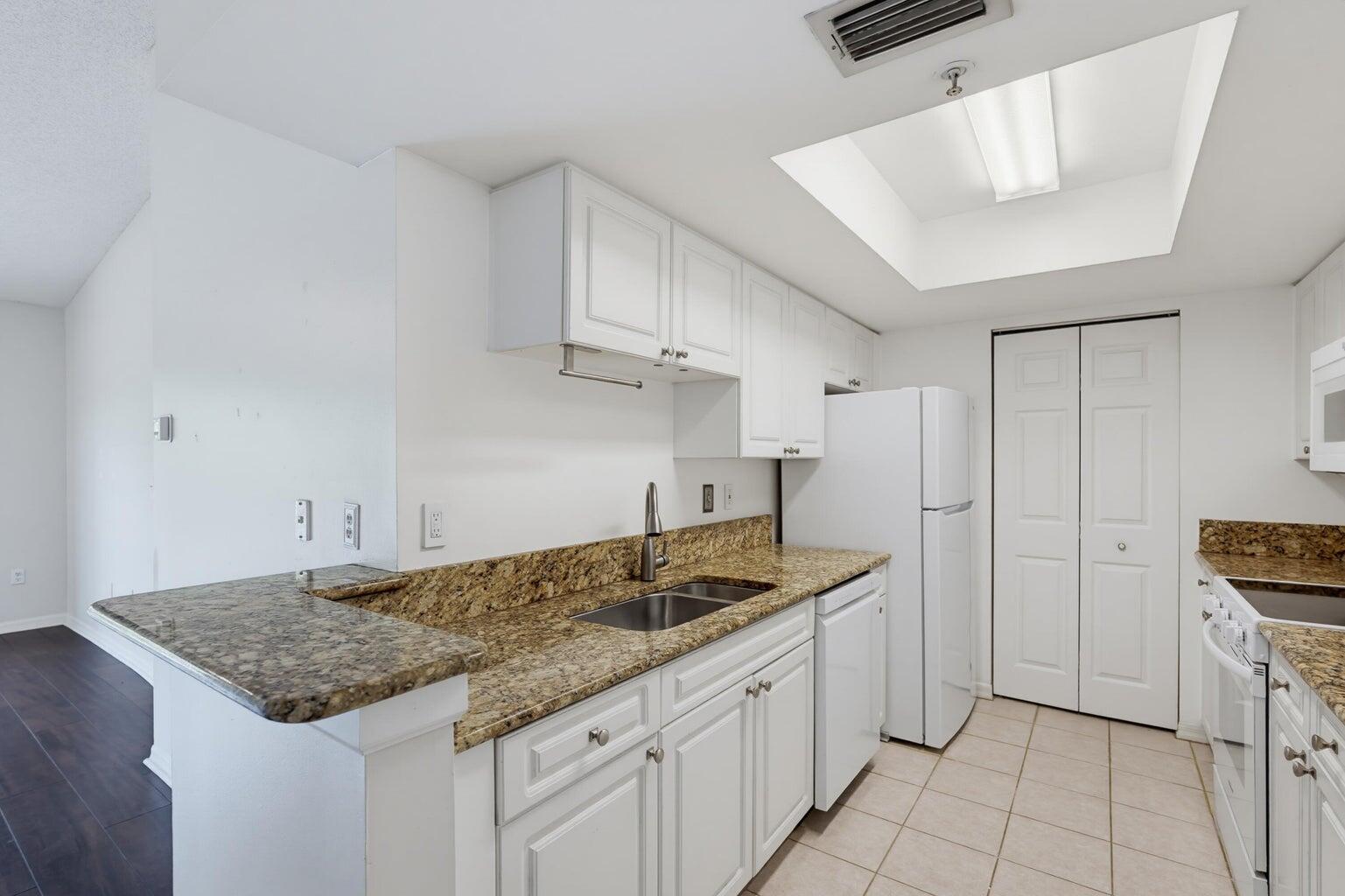 400 CRESTWOOD #417, Royal Palm Beach FL 33411