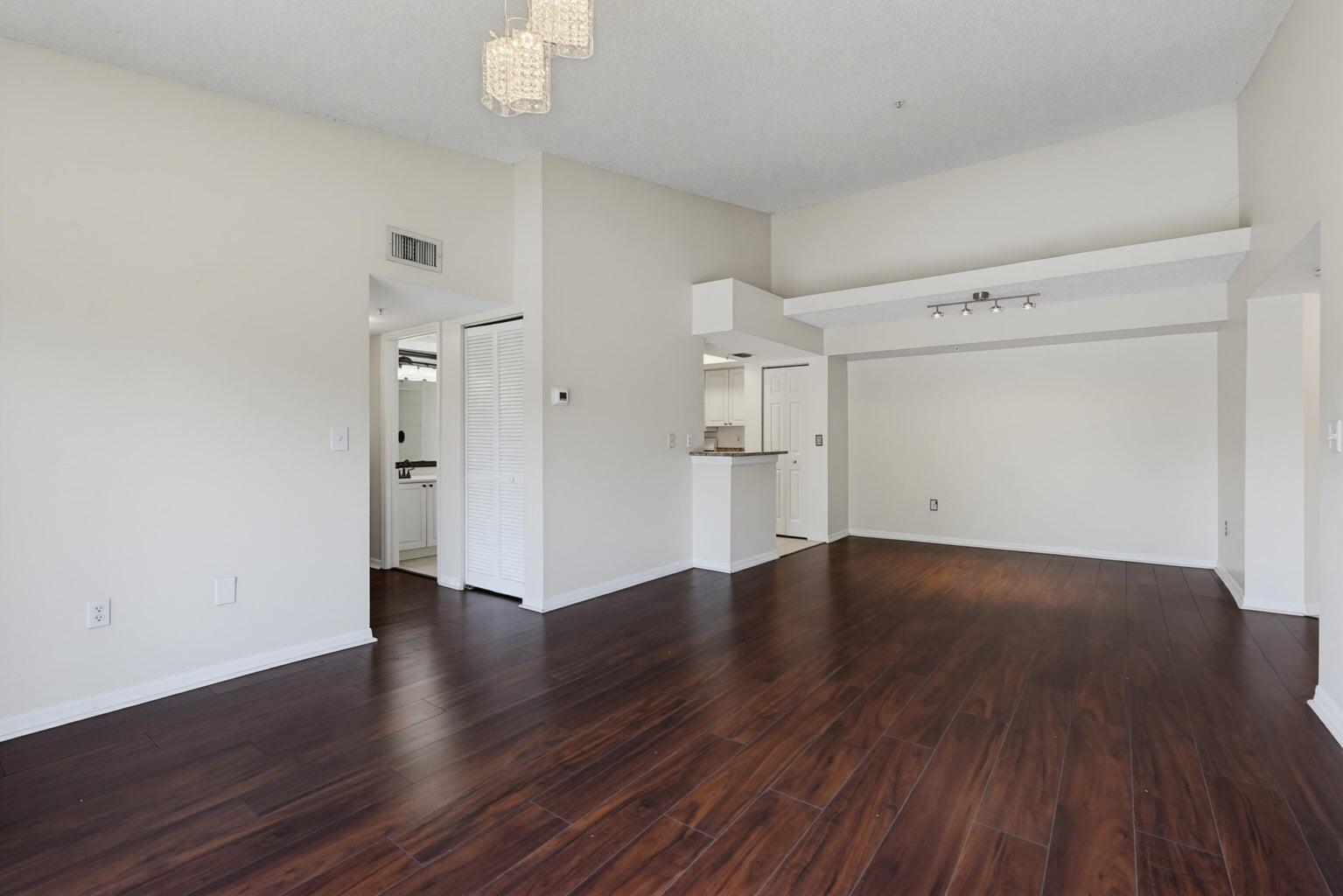 400 CRESTWOOD #417, Royal Palm Beach FL 33411