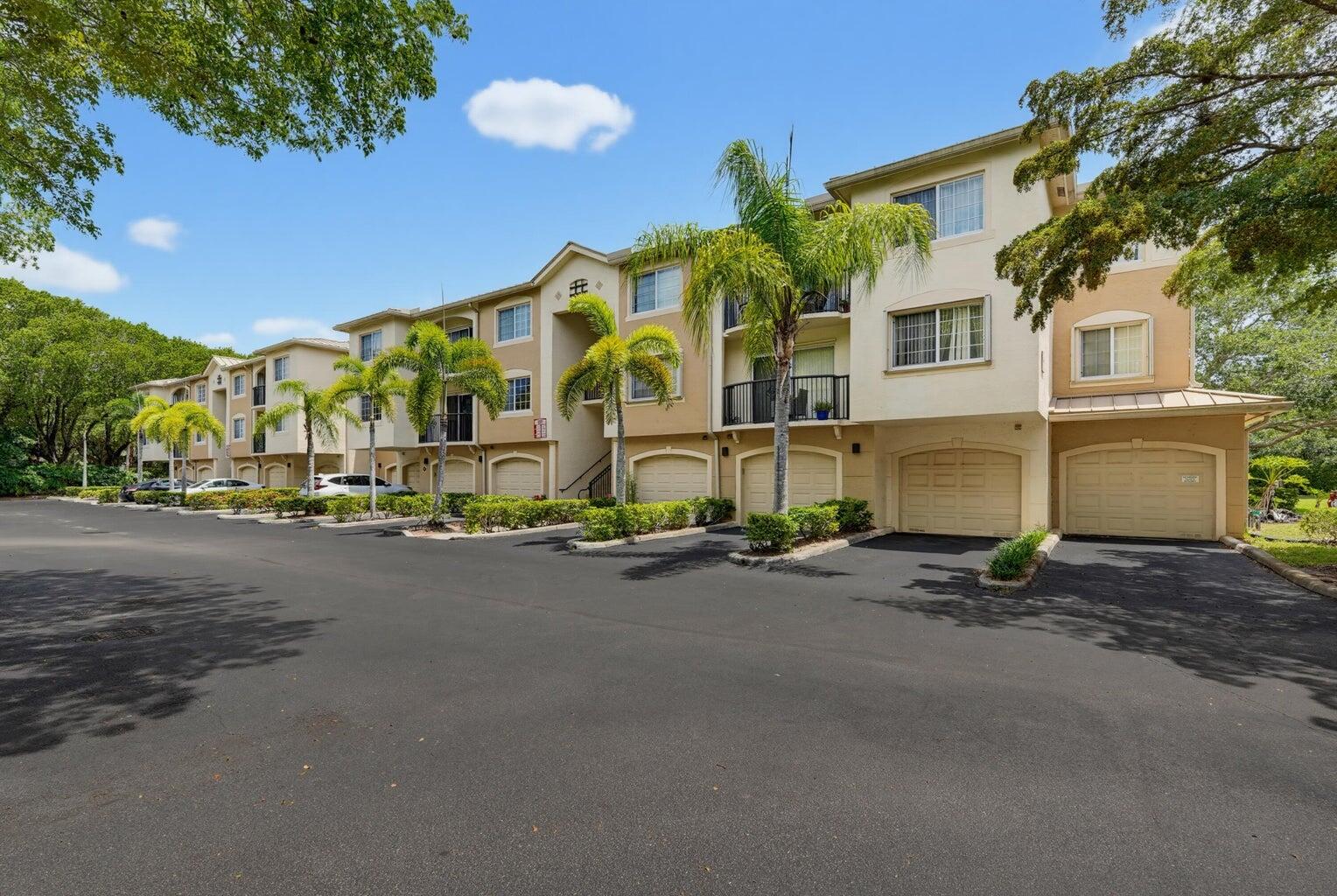 400 CRESTWOOD #417, Royal Palm Beach FL 33411