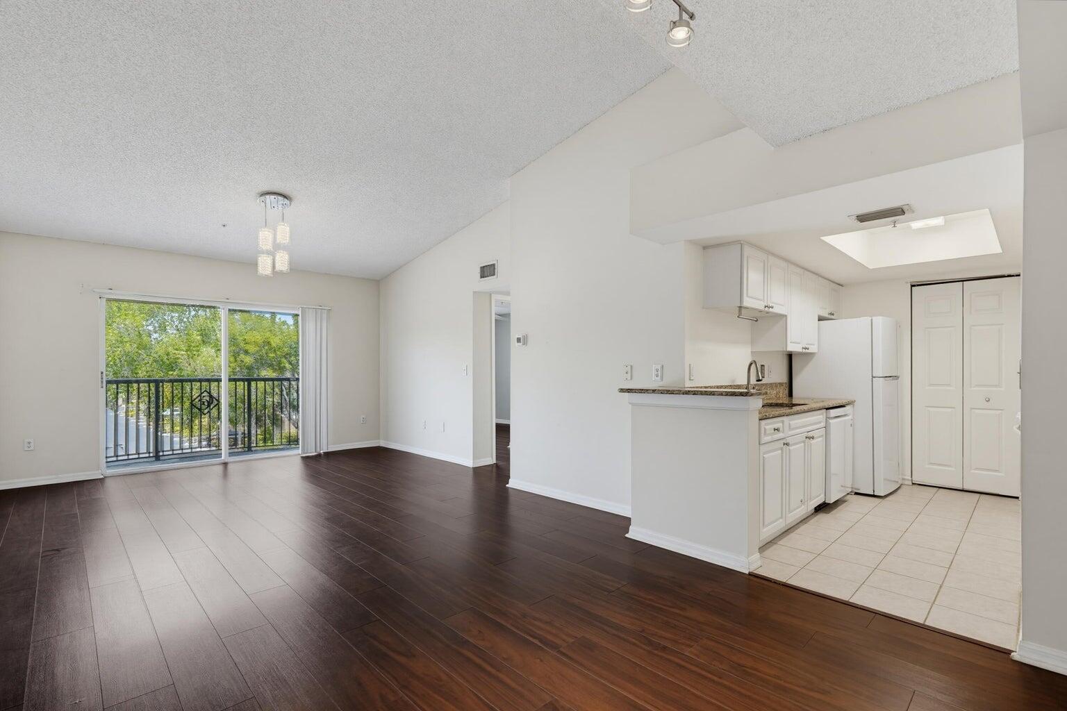 400 CRESTWOOD #417, Royal Palm Beach FL 33411