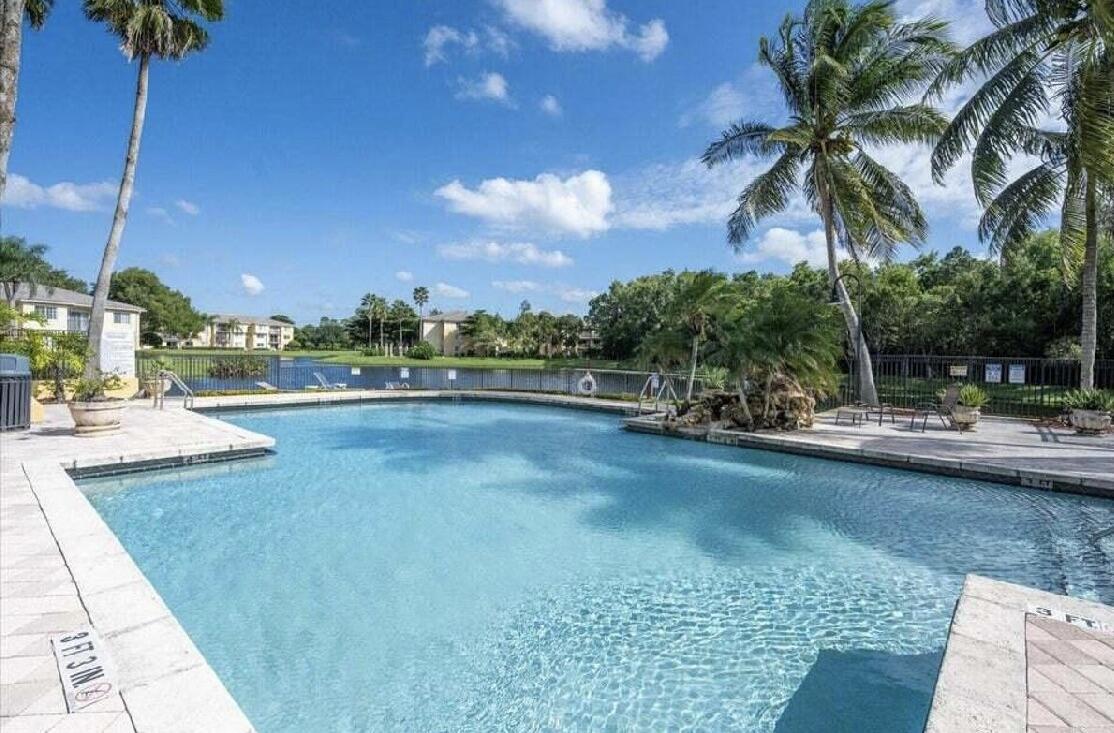 400 CRESTWOOD #417, Royal Palm Beach FL 33411