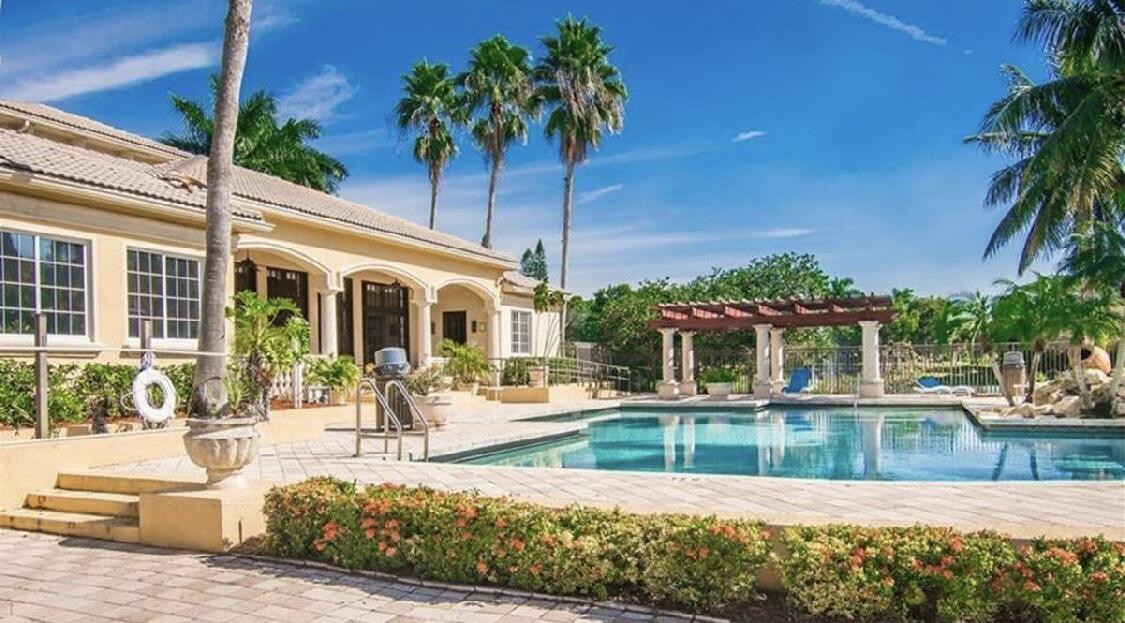 400 CRESTWOOD #417, Royal Palm Beach FL 33411