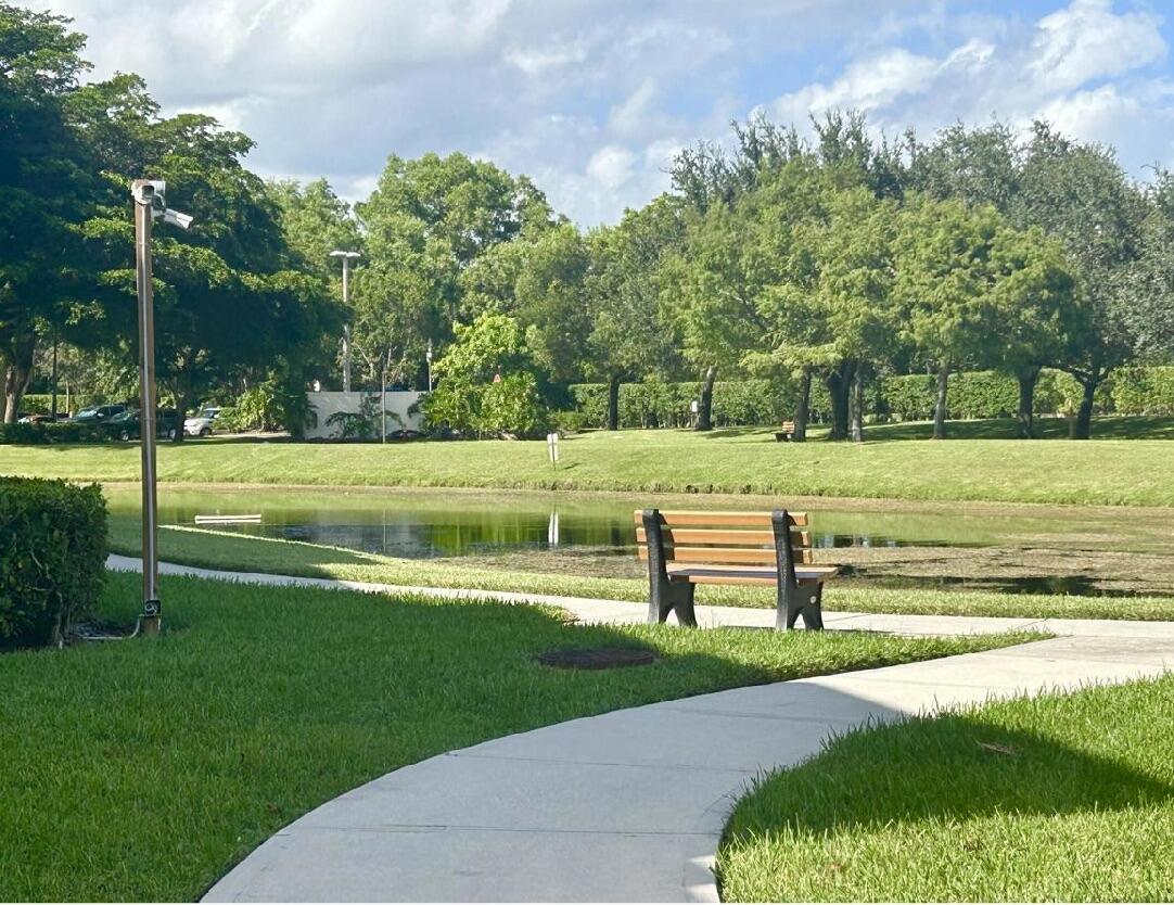 400 CRESTWOOD #417, Royal Palm Beach FL 33411