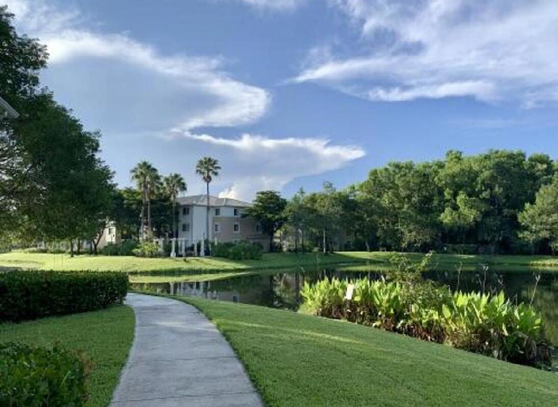 400 CRESTWOOD #417, Royal Palm Beach FL 33411