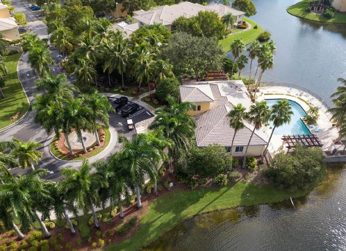400 CRESTWOOD #417, Royal Palm Beach FL 33411