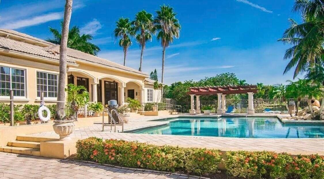 400 CRESTWOOD #417, Royal Palm Beach FL 33411