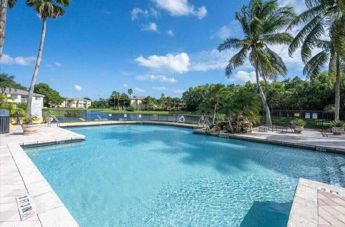 400 CRESTWOOD #417, Royal Palm Beach FL 33411