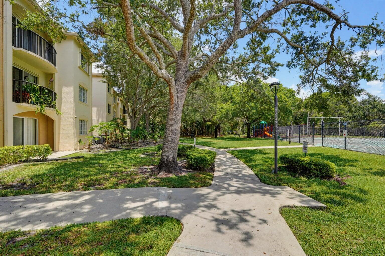 400 CRESTWOOD #417, Royal Palm Beach FL 33411